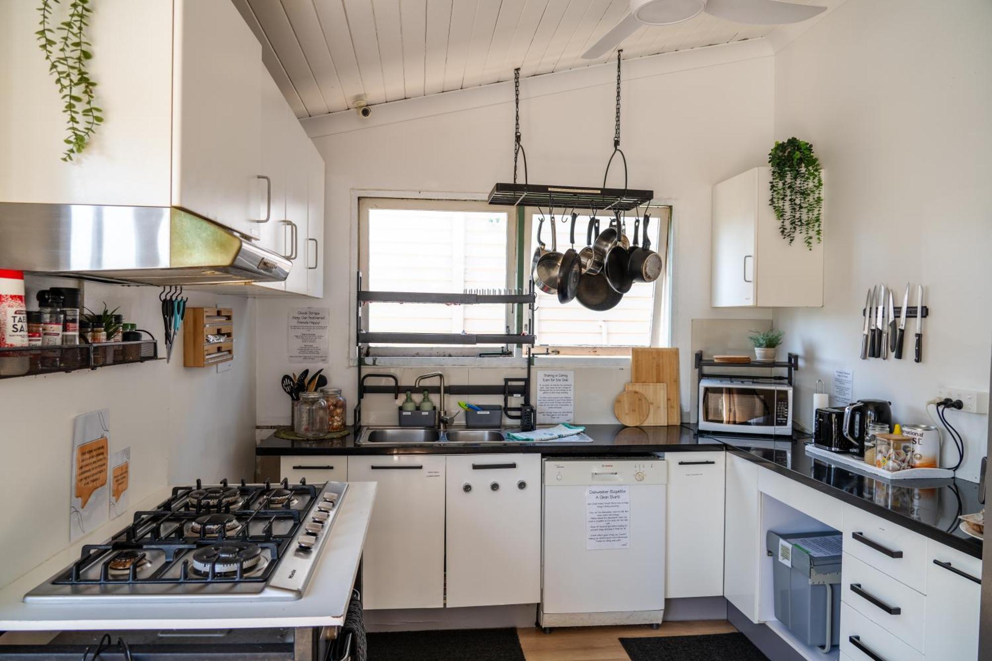 Hot Tub, Ice Bath, Gym, Sauna, Pool Table Coorparoo Haven Homestay *