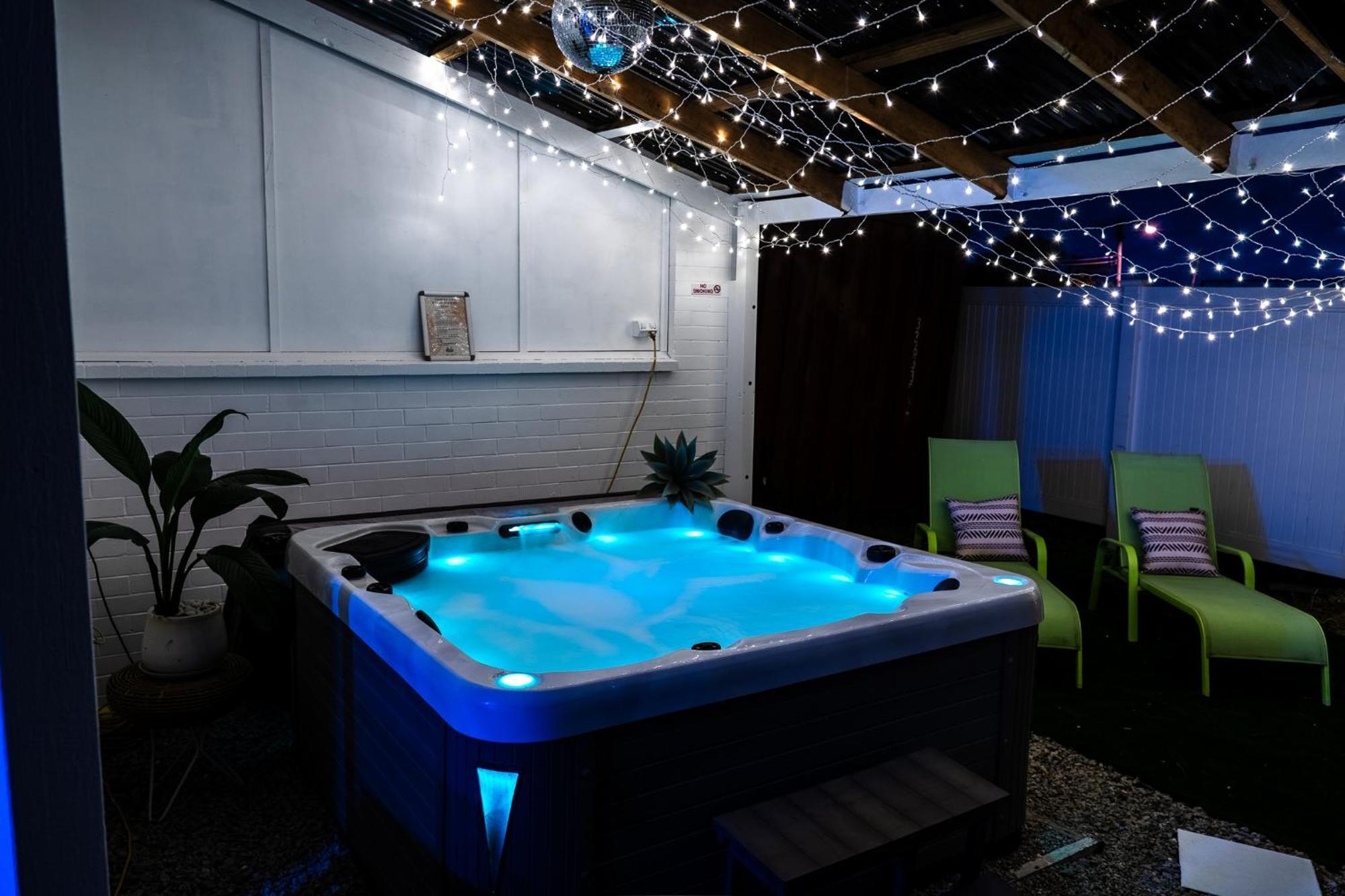 Hot Tub, Ice Bath, Gym, Sauna, Pool Table Coorparoo Haven