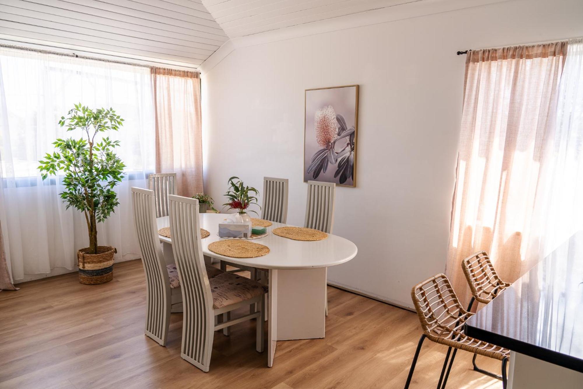 Hot Tub, Ice Bath, Gym, Sauna, Pool Table Coorparoo Haven *