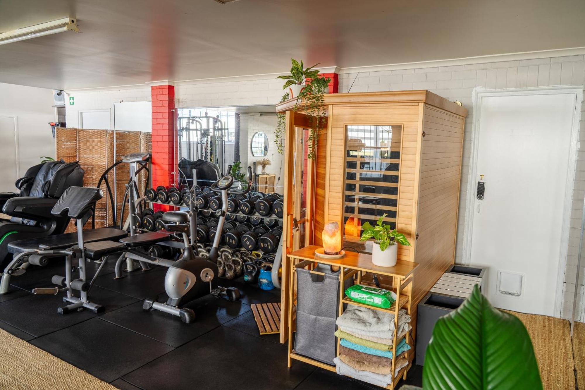 Hot Tub, Ice Bath, Gym, Sauna, Pool Table Coorparoo Haven Homestay *