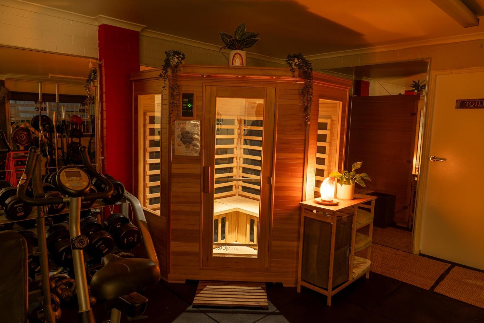 Hot Tub, Ice Bath, Gym, Sauna, Pool Table Coorparoo Haven Homestay