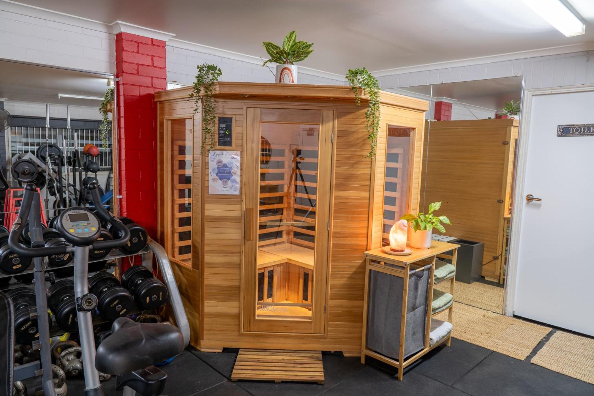 Hot Tub, Ice Bath, Gym, Sauna, Pool Table Coorparoo Haven