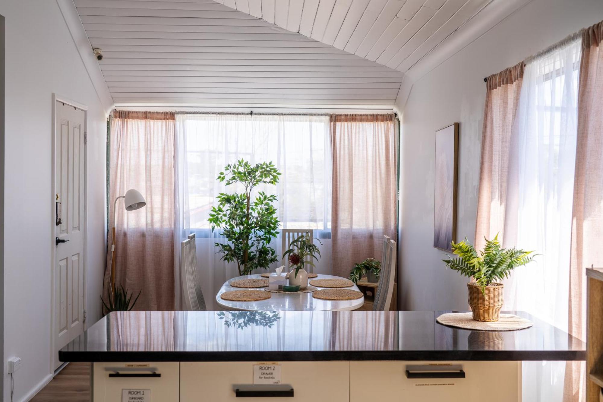 Homestay Hot Tub, Ice Bath, Gym, Sauna, Pool Table Coorparoo Haven