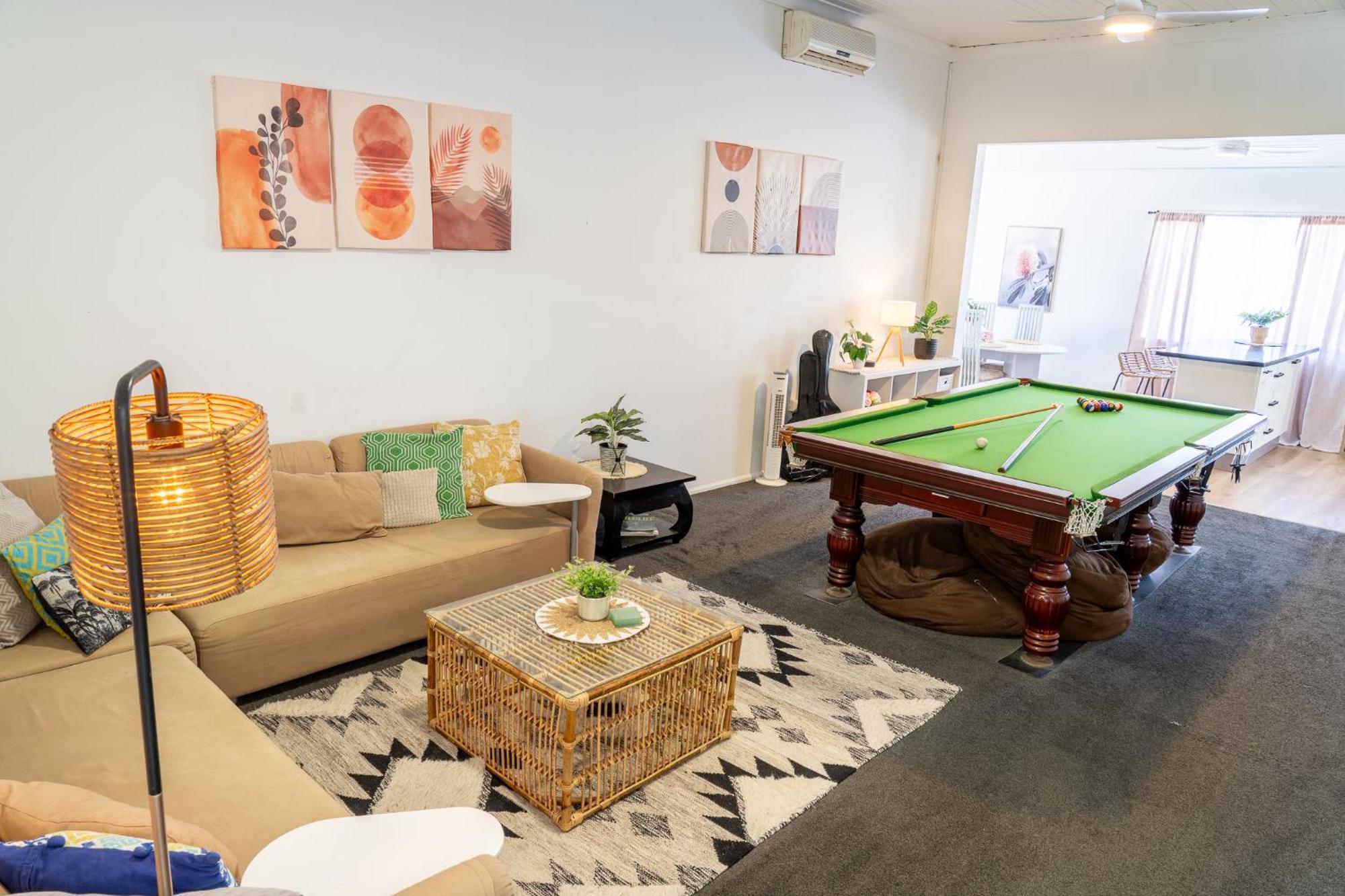 Hot Tub, Ice Bath, Gym, Sauna, Pool Table Coorparoo Haven Homestay