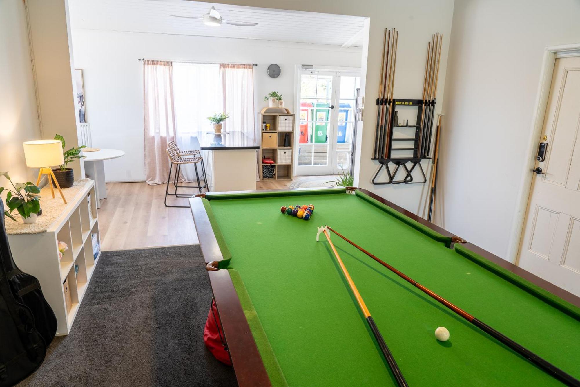 Homestay Hot Tub, Ice Bath, Gym, Sauna, Pool Table Coorparoo Haven *