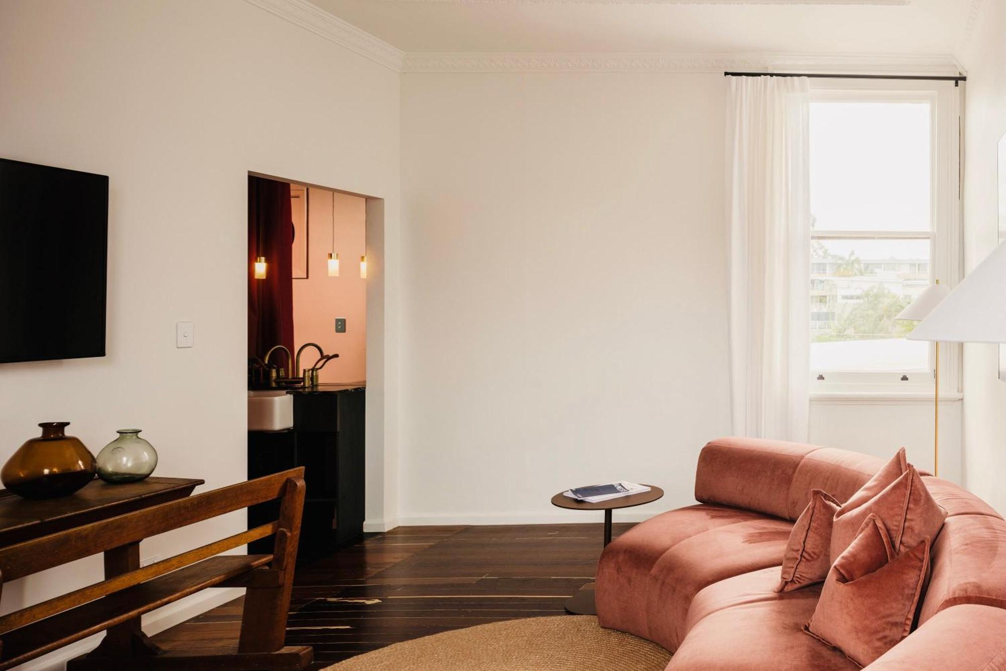 Apartment Miss Midgley's - Assembly Hall *