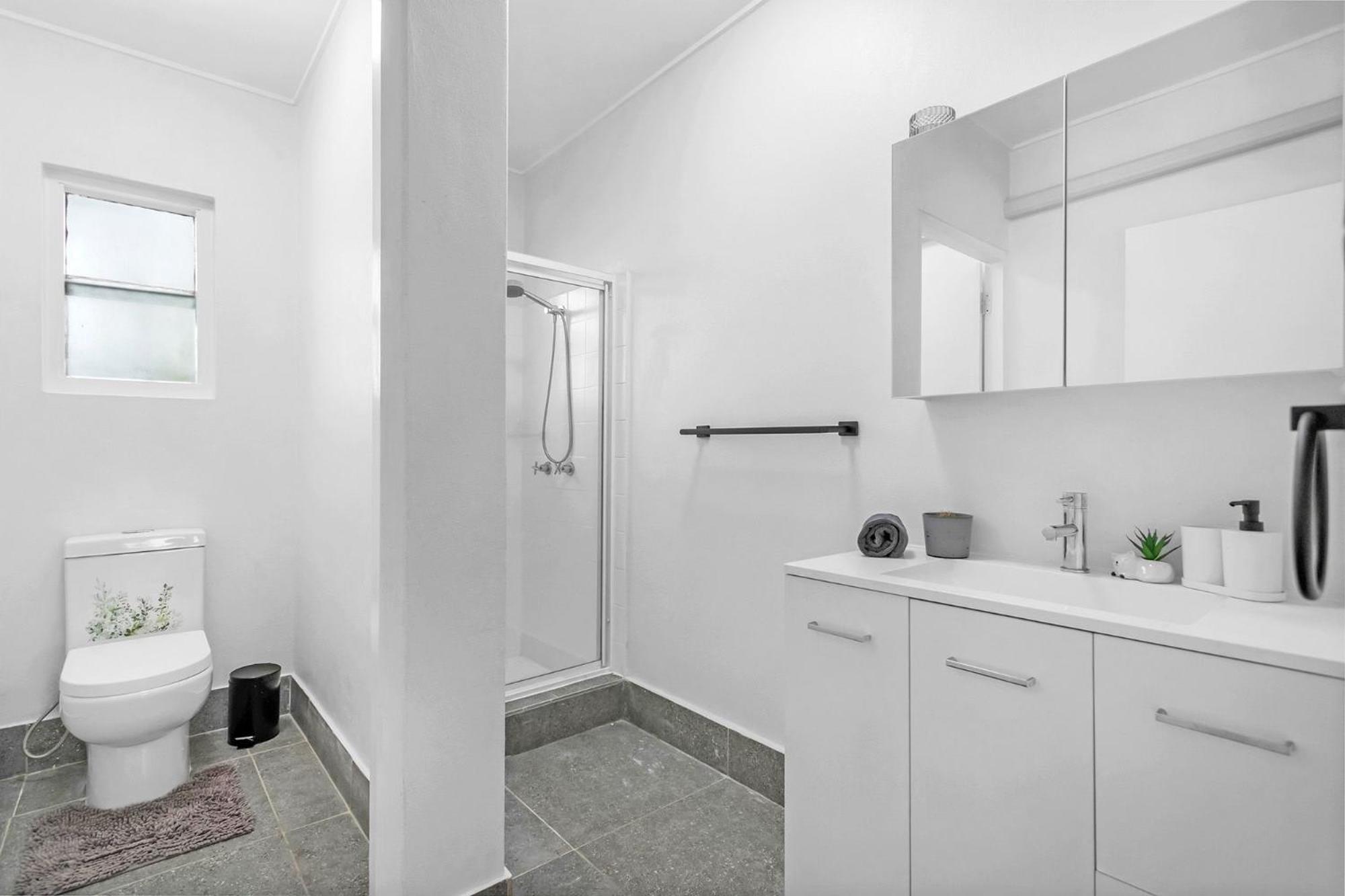 Charming 2-bed Near River & *