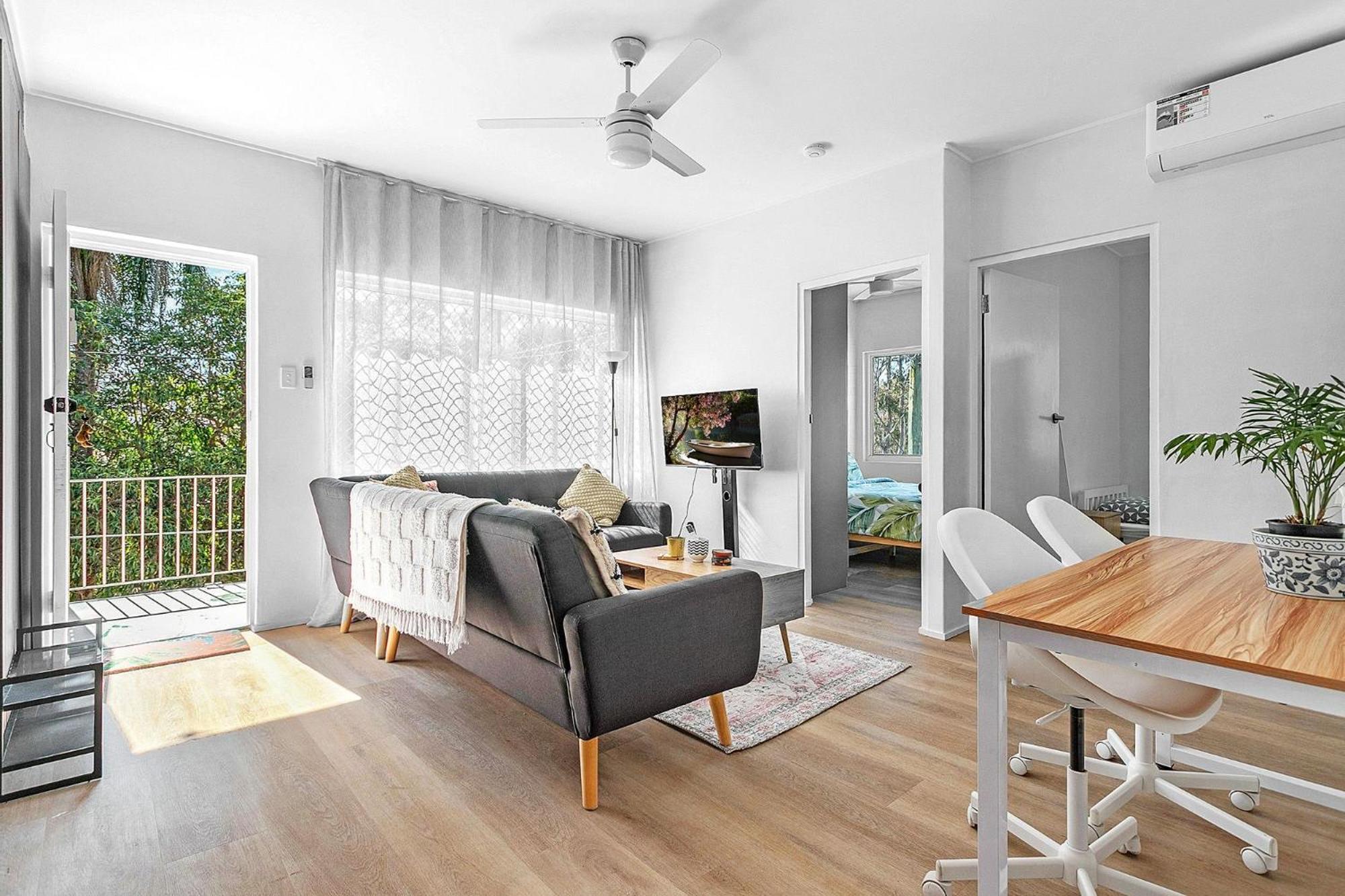 Apartment Charming 2-bed Near River &