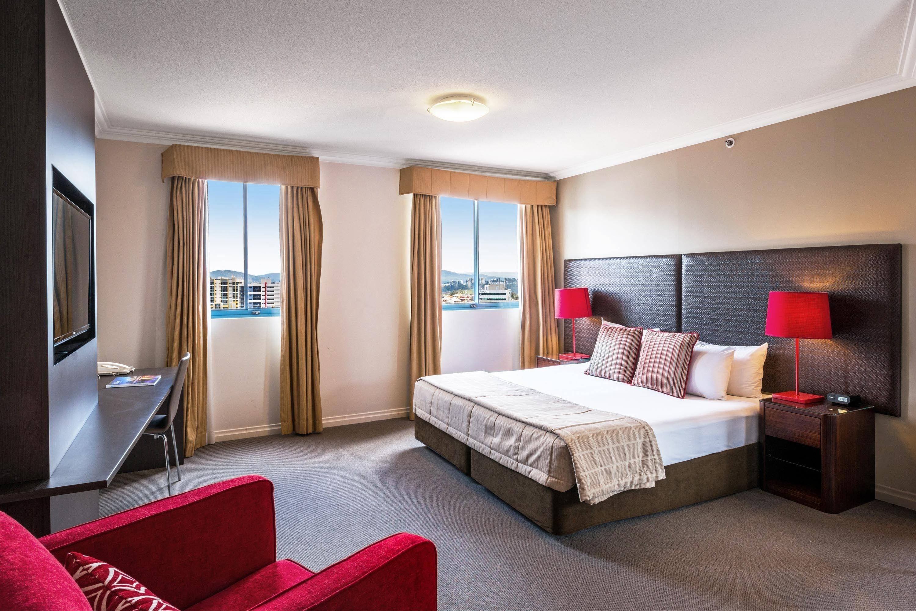 Hotel Mantra On Queen 4*