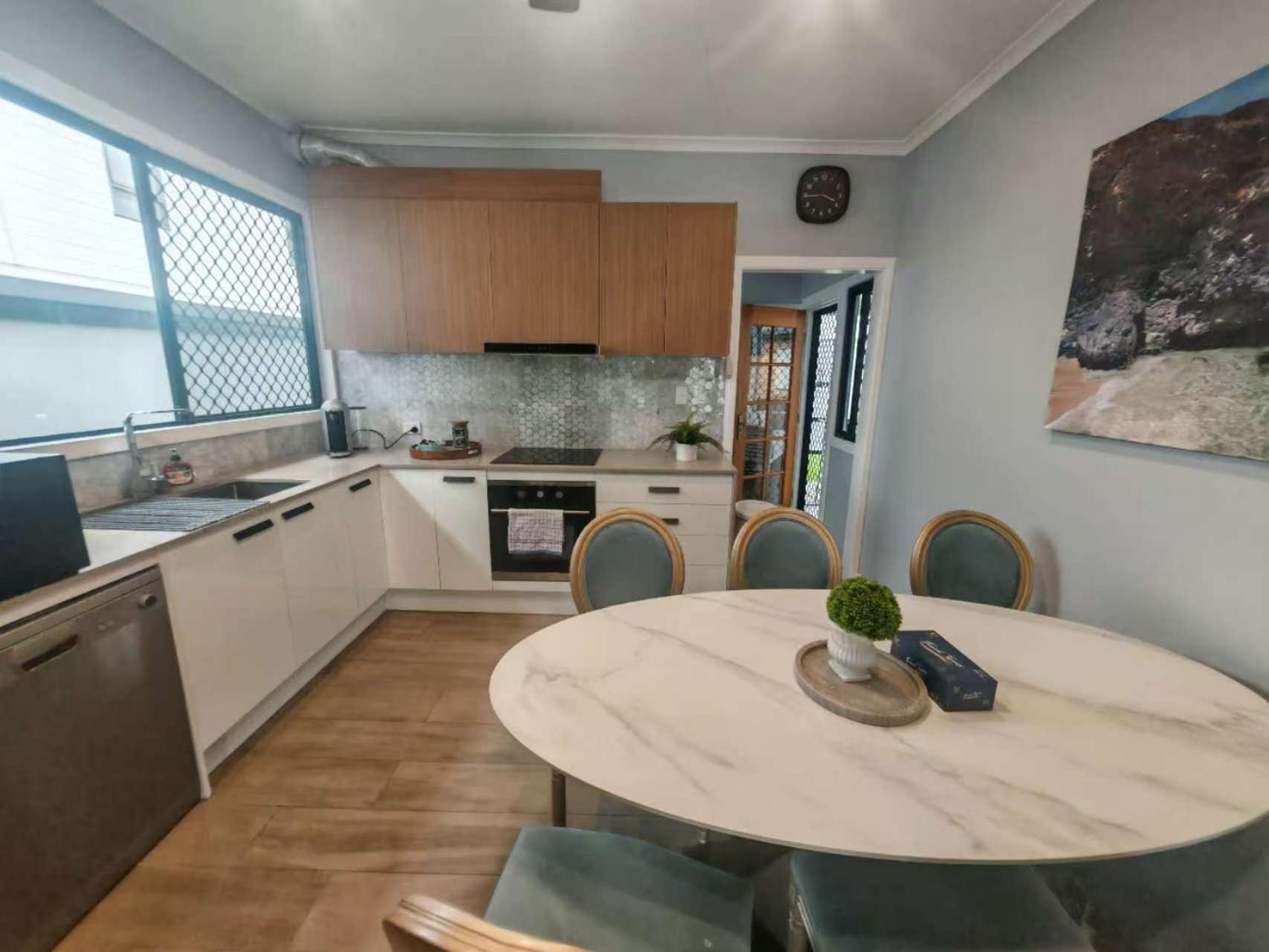 Cozy House Cannon Hill , 3 Bed, And Just 13 Mins From Airport And 15 Mins From Cbd Brisbane