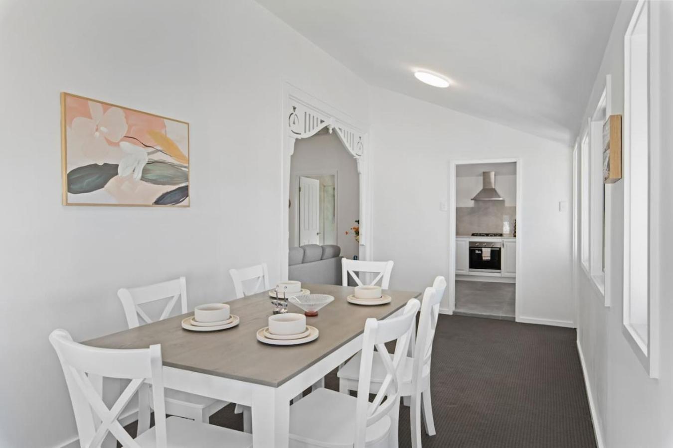 Stylish Escape With Balcony Near Rbwh And Cbd Brisbane