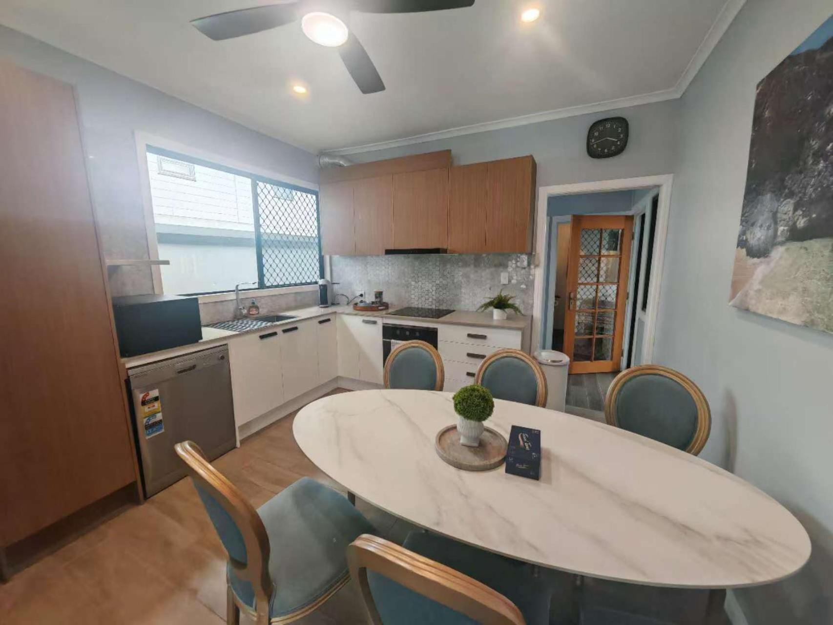 Cozy House Cannon Hill , 3 Bed, And Just 13 Mins From Airport And 15 Mins From Cbd Holiday home