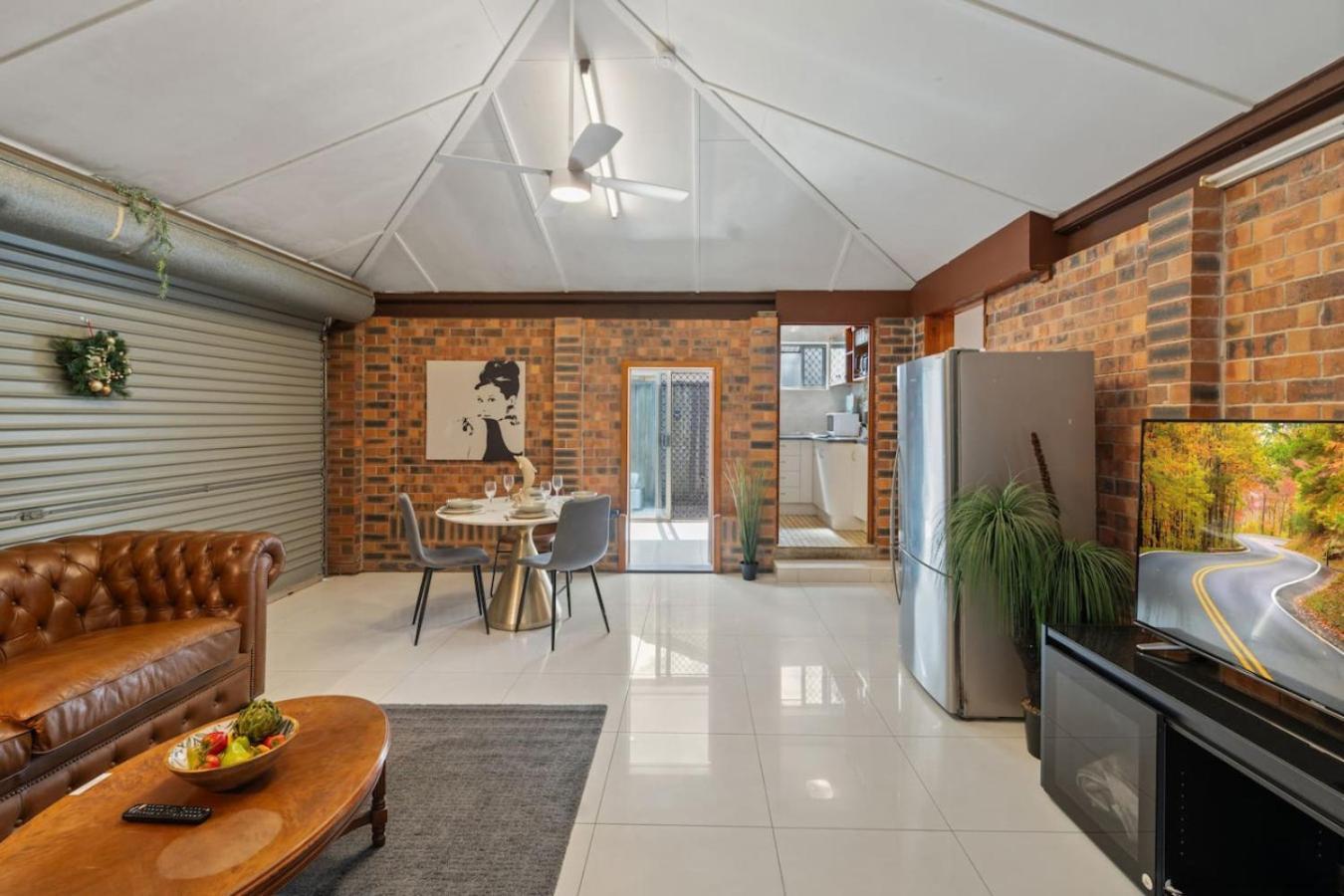 Holiday home Urban Comfort Cozy And Convenient With A Shared Pool Brisbane