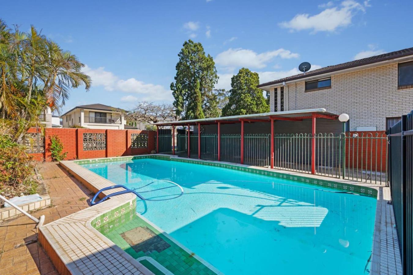 Holiday home Sunny 4br With Pool In Prime Location