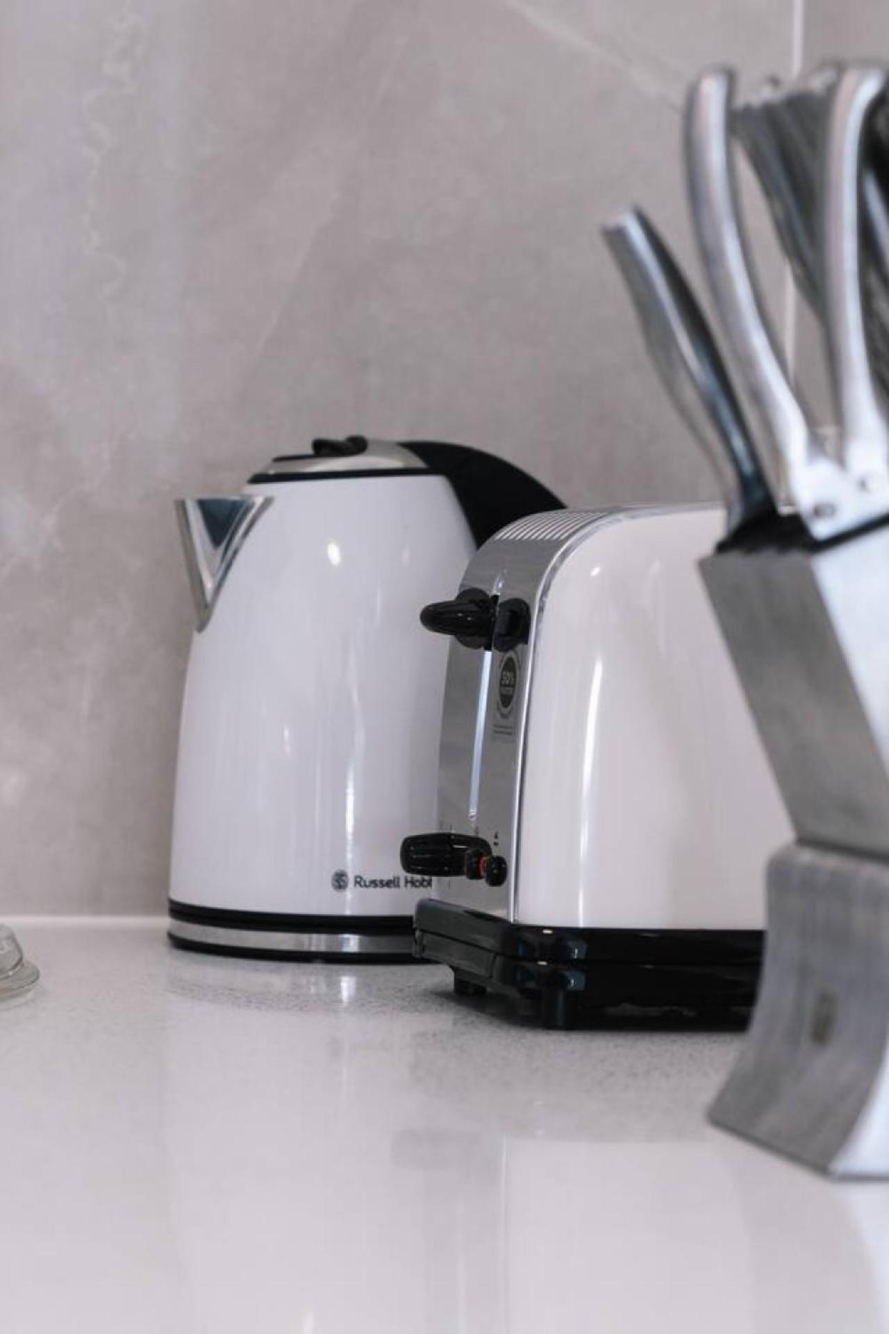 Stylish Escape With Balcony Near Rbwh And Cbd * Brisbane