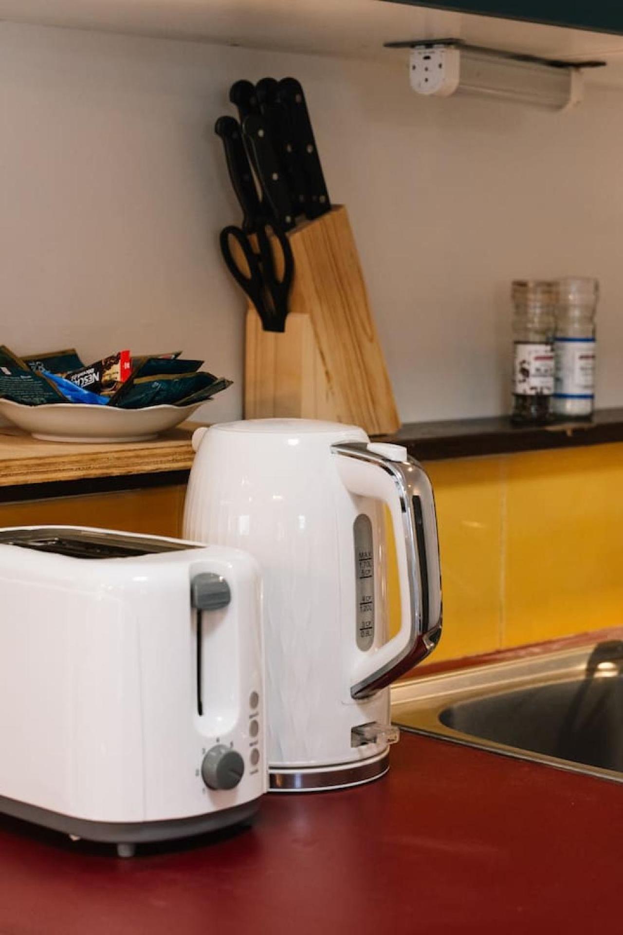 Sunny 4br With Pool In Prime Location Brisbane