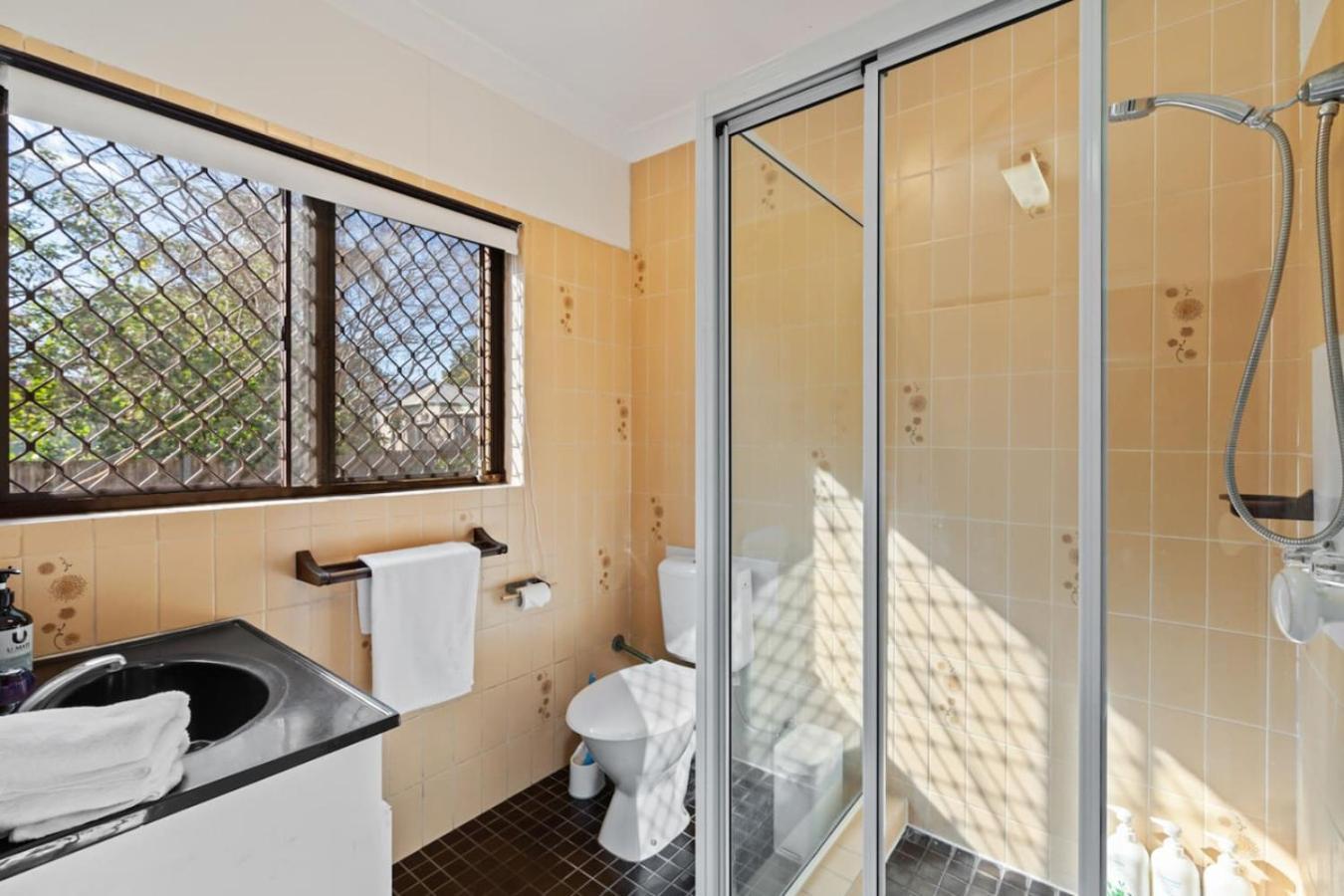 Sunny 4br With Pool In Prime Location Brisbane