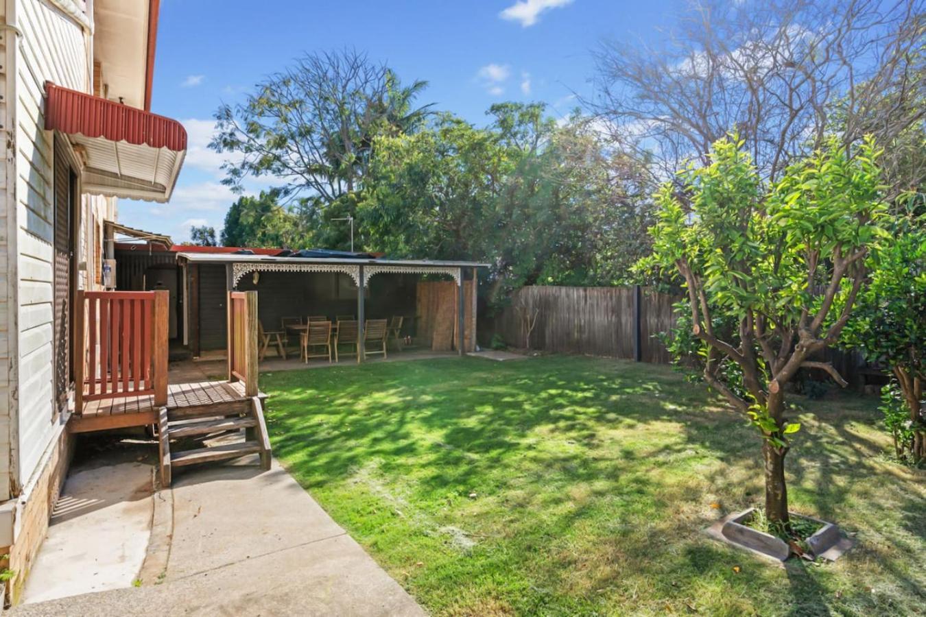 Sunny 4br With Pool In Prime Location