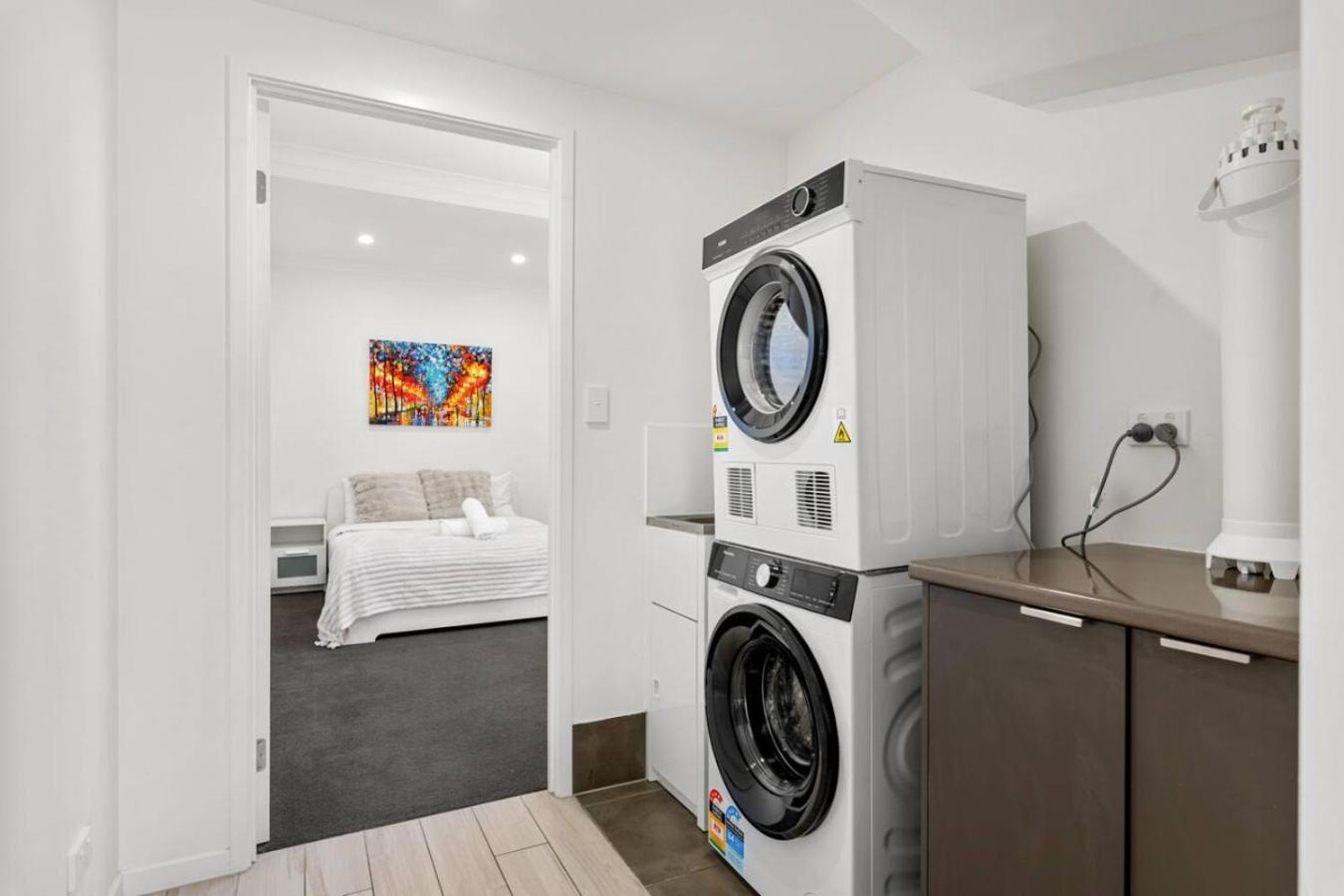 Sunhaven Escape Three Storey Comfort For Families * Brisbane