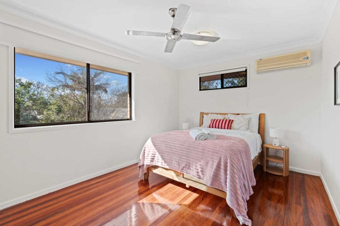 Holiday home Sunny 4br With Pool In Prime Location *