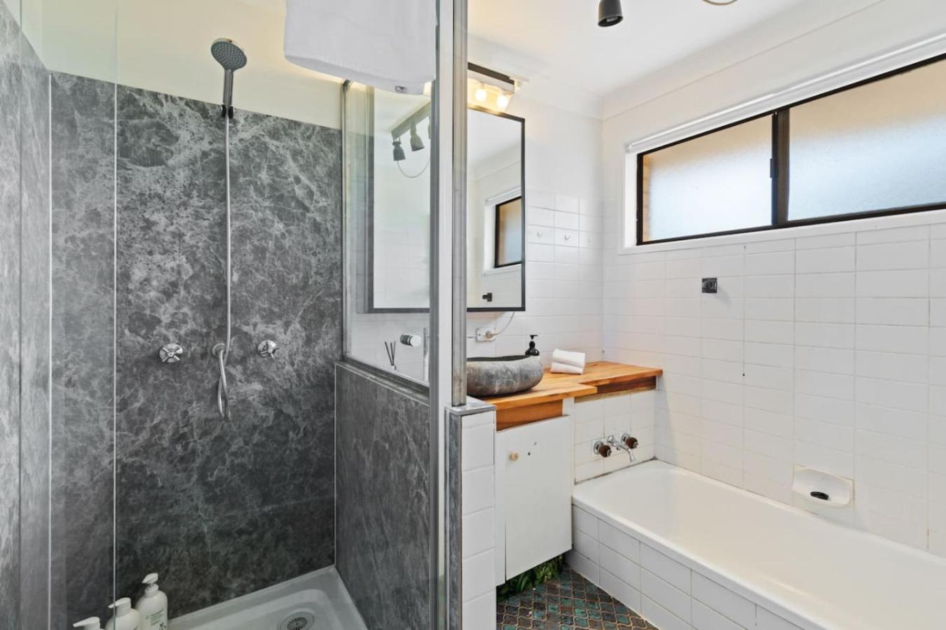 Sunny 4br With Pool In Prime Location Holiday home