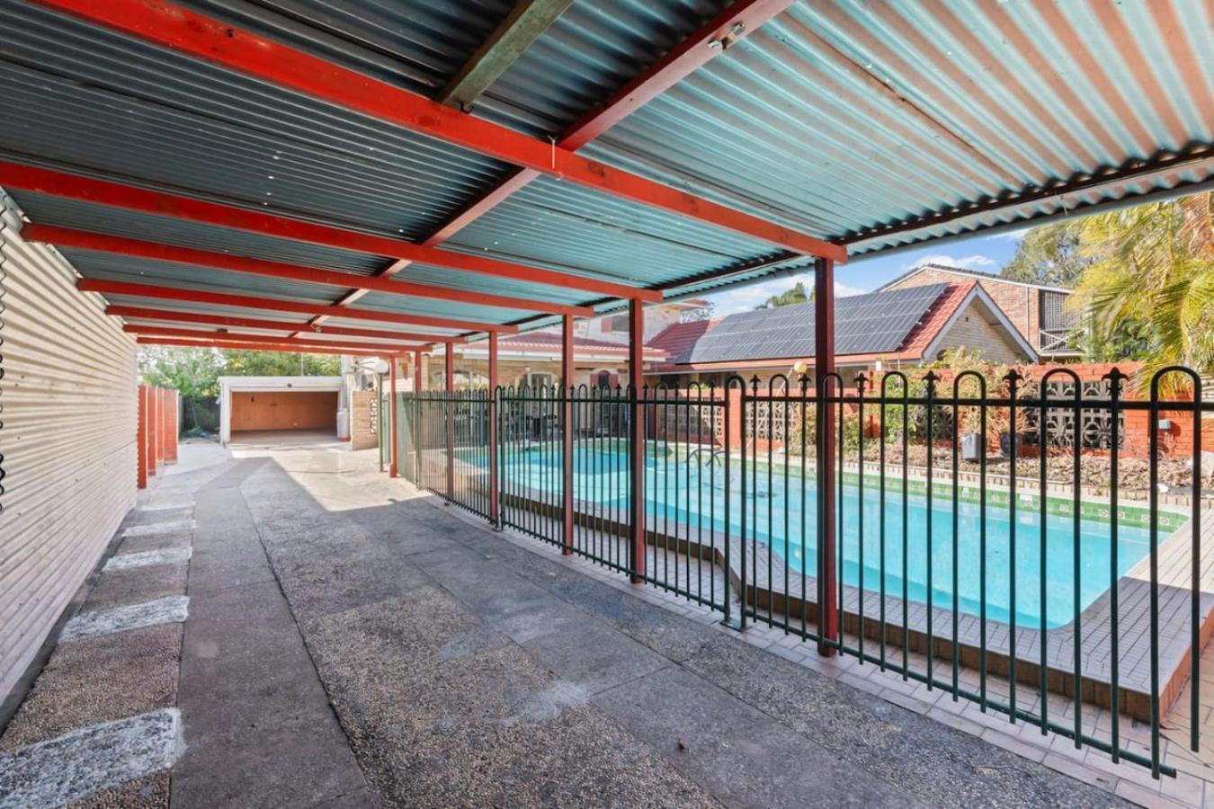 Sunny 4br With Pool In Prime Location Holiday home Brisbane