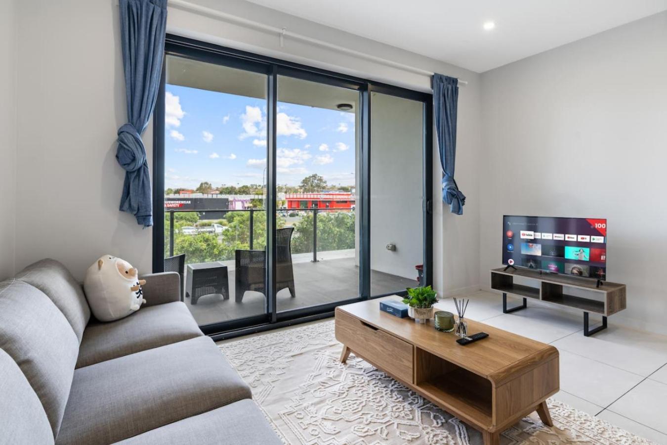 2 Bedroom Balcony Close To Hotspots * Brisbane