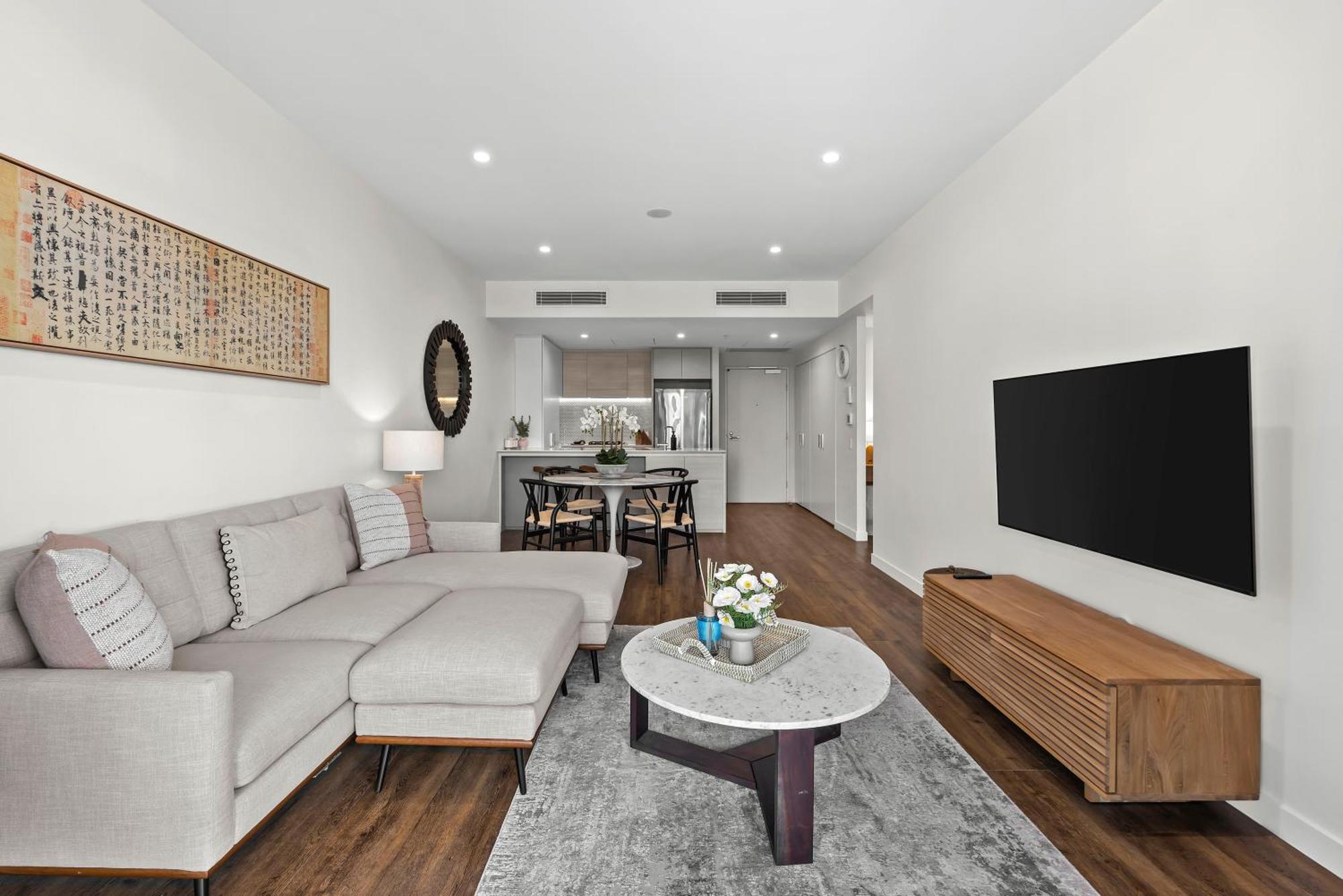 Stunning And River Views With Parking And Pool *