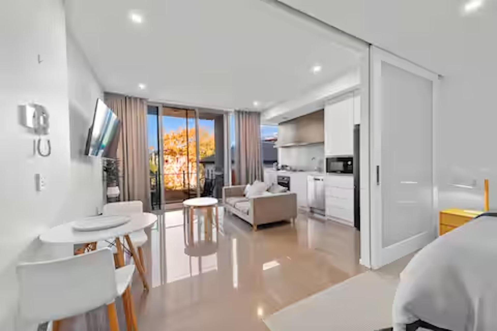 Apartment South 1br W-parking Wi-fi Dining *