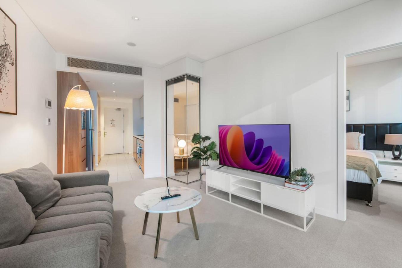 Apartment Sky Tower Elegance Balcony Gym Pool And Cbd Access Brisbane