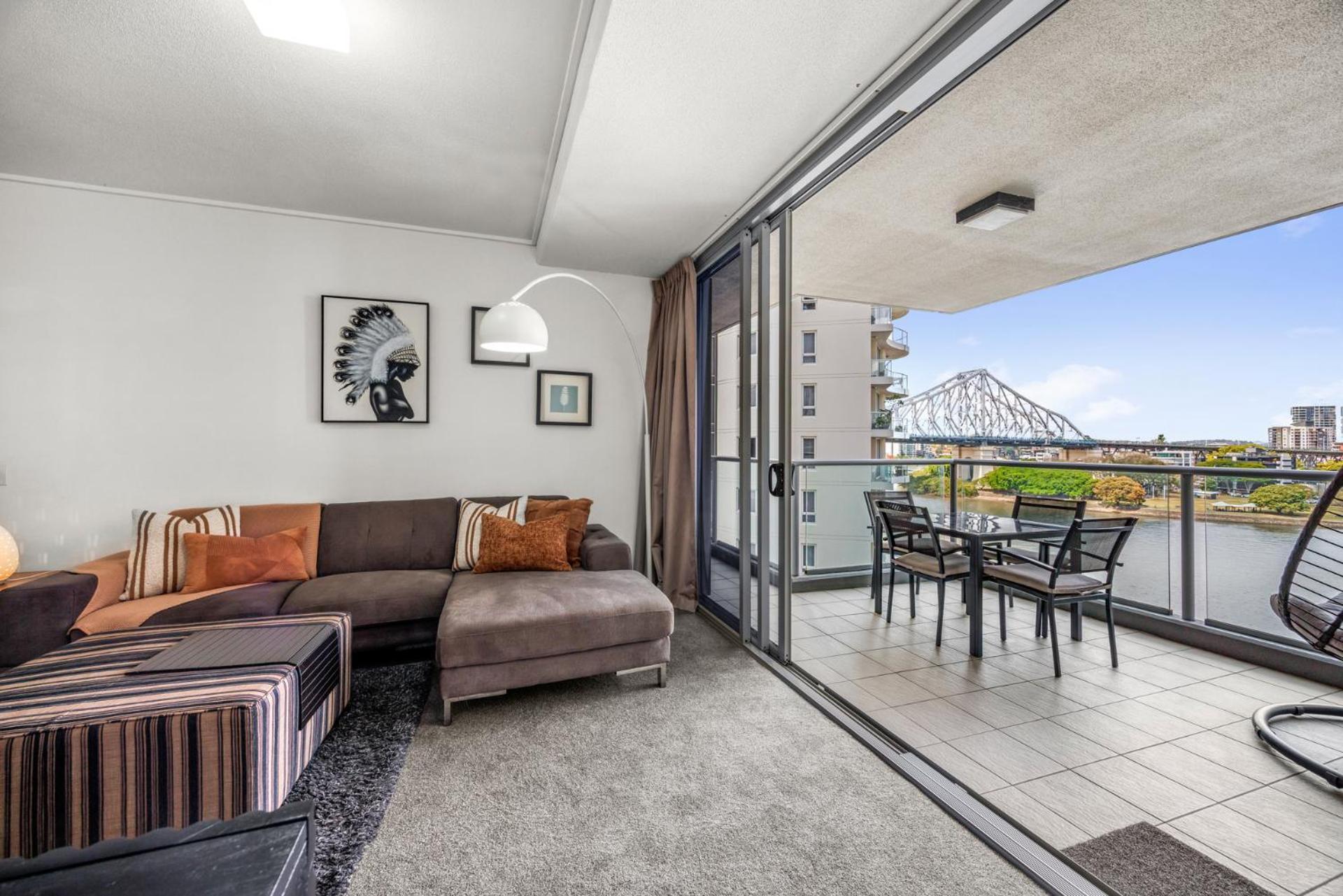 River Views 2 Bed 2 Bath Secure Parking * Brisbane