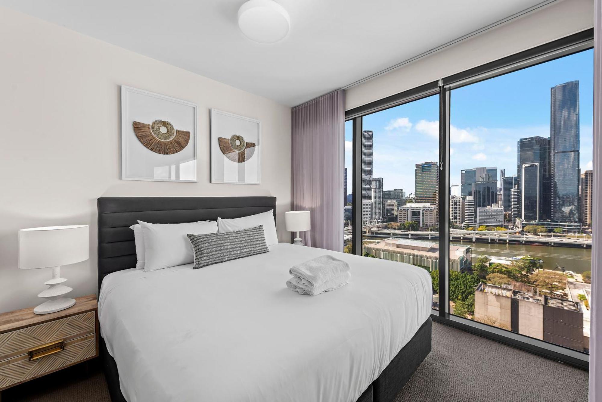 Stunning And River Views With Parking And Pool Brisbane