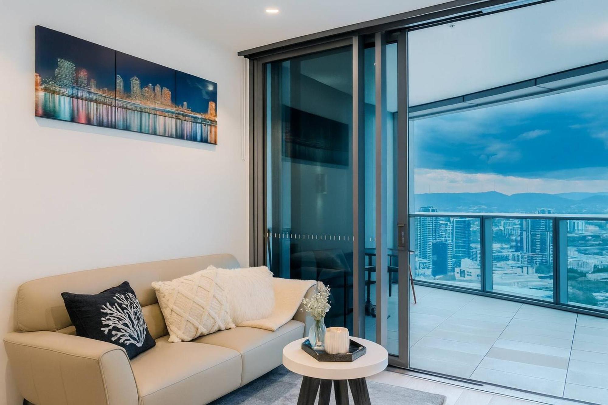 Apartment 2bedroom Gleaming Riverfront - View Free Carpark *