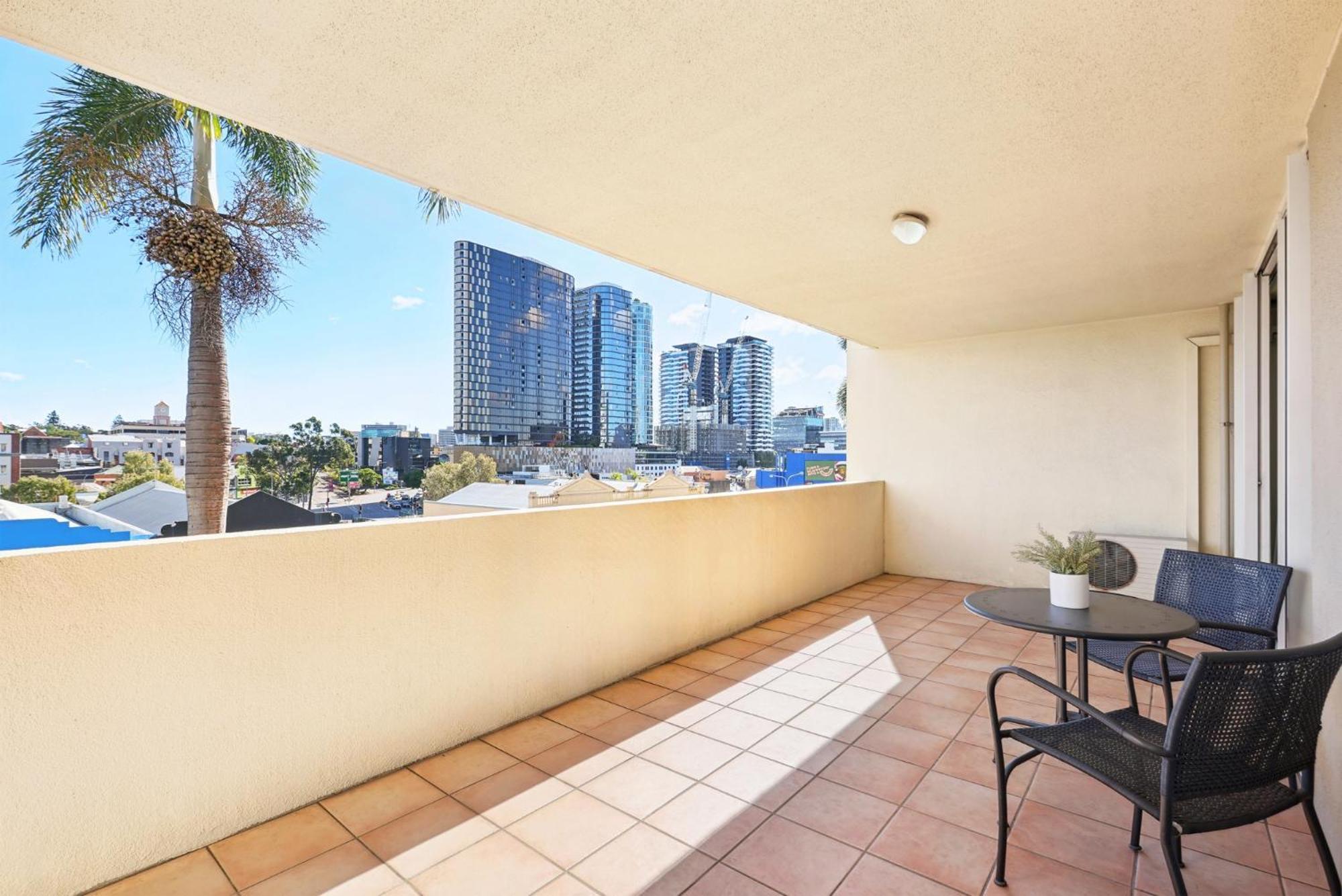 Apartment Inner-city 1-bed With Pool &