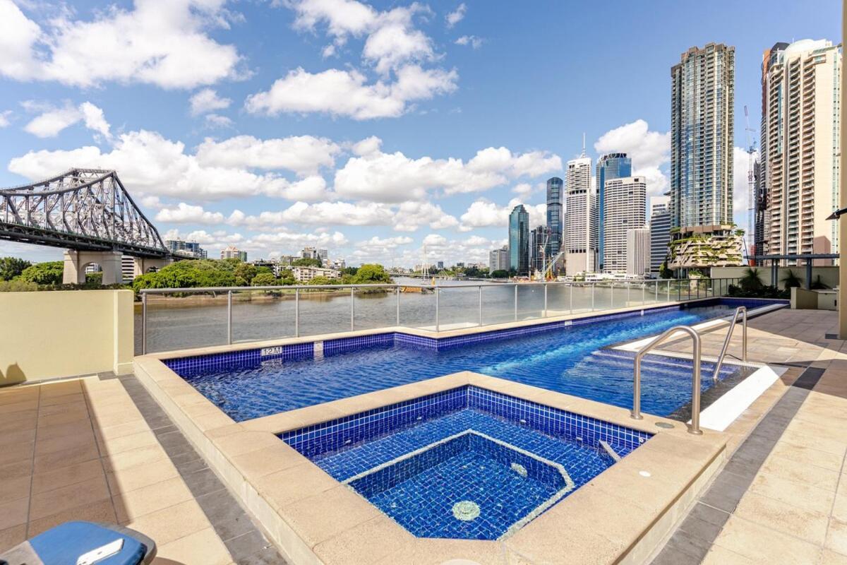 River View With Pool, Carpark & Gym Apartment Brisbane