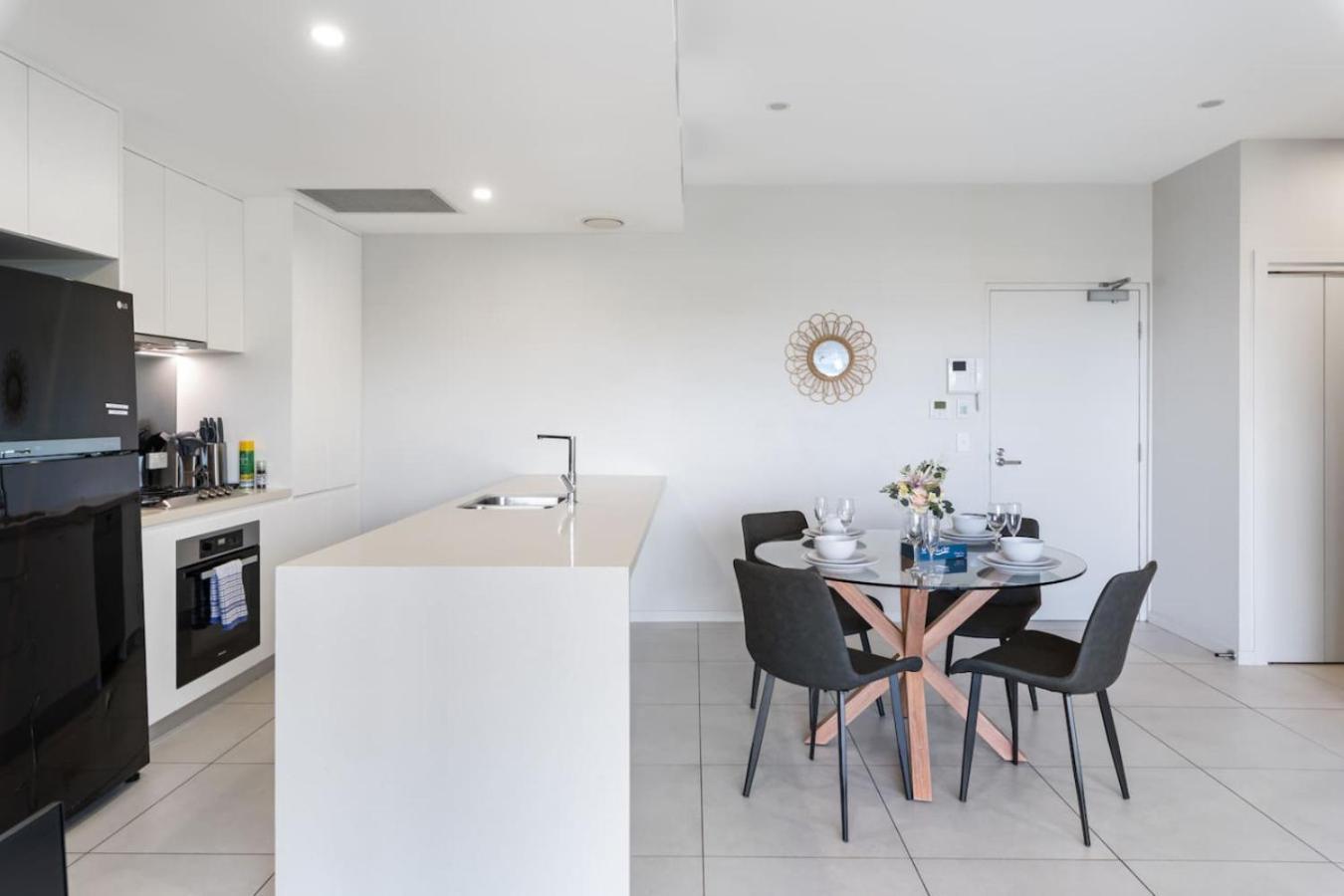 Apartment 2 Bedroom Balcony Close To Hotspots