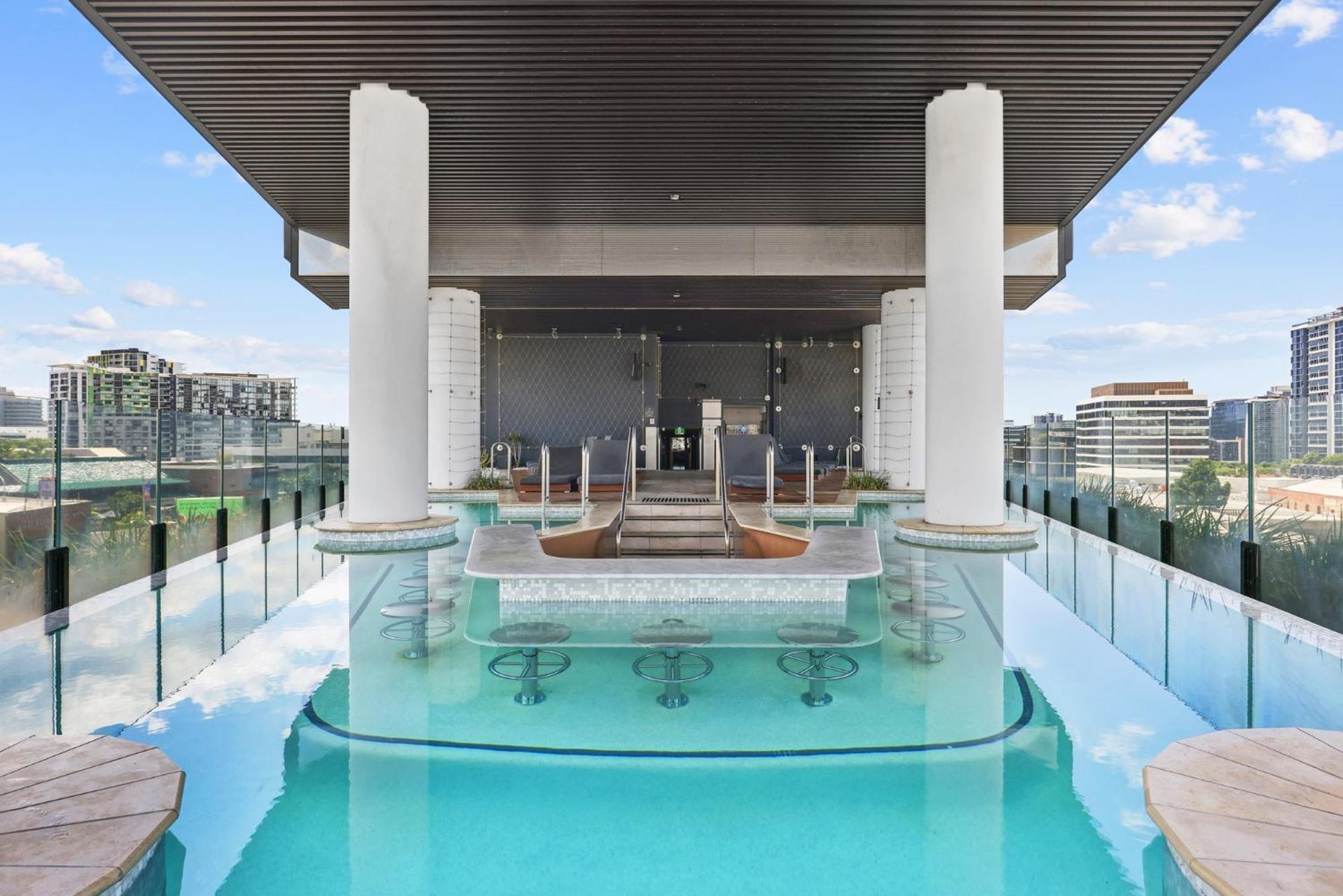 Chic 1-bedroom With Pool And Gym Apartment *