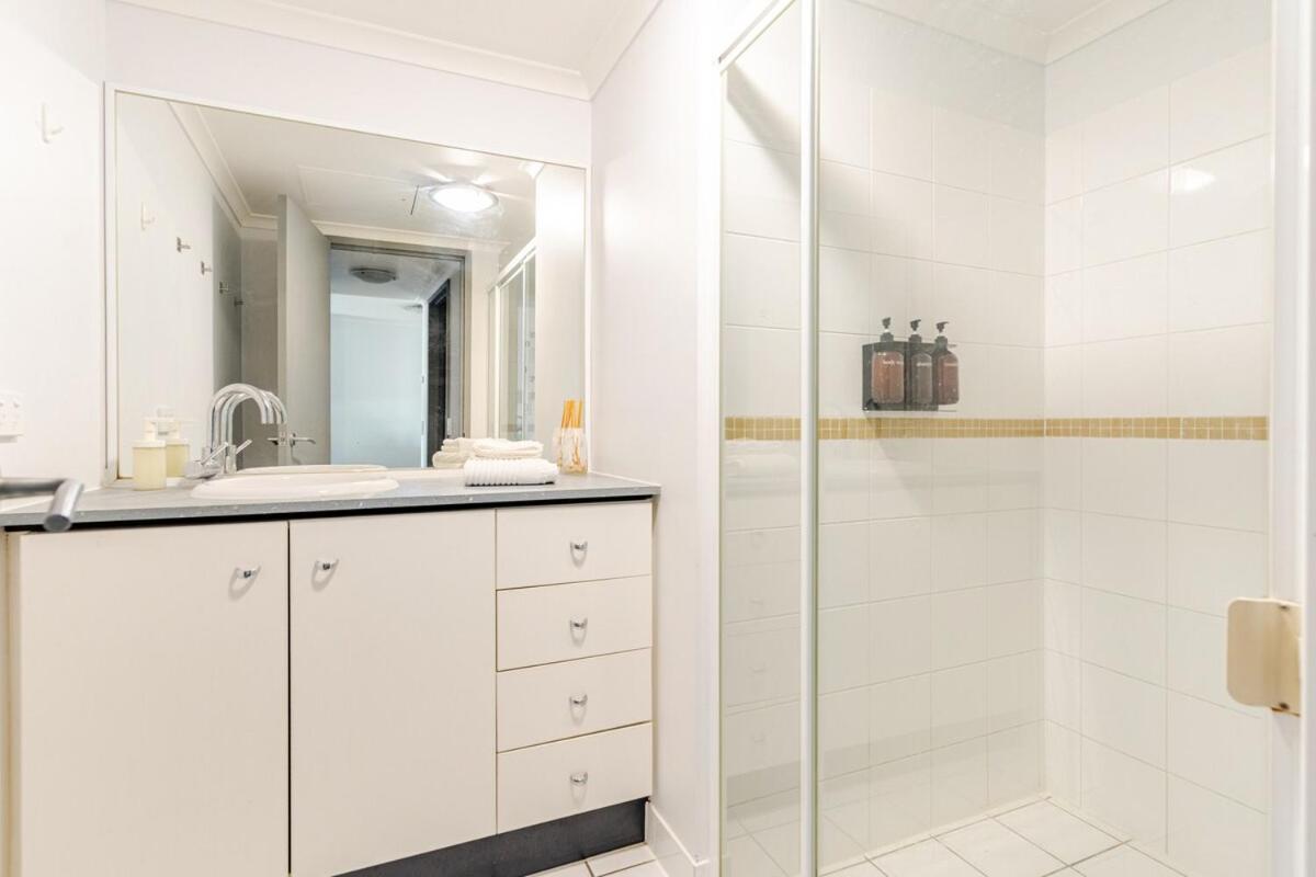 River View With Pool, Carpark & Gym Apartment *