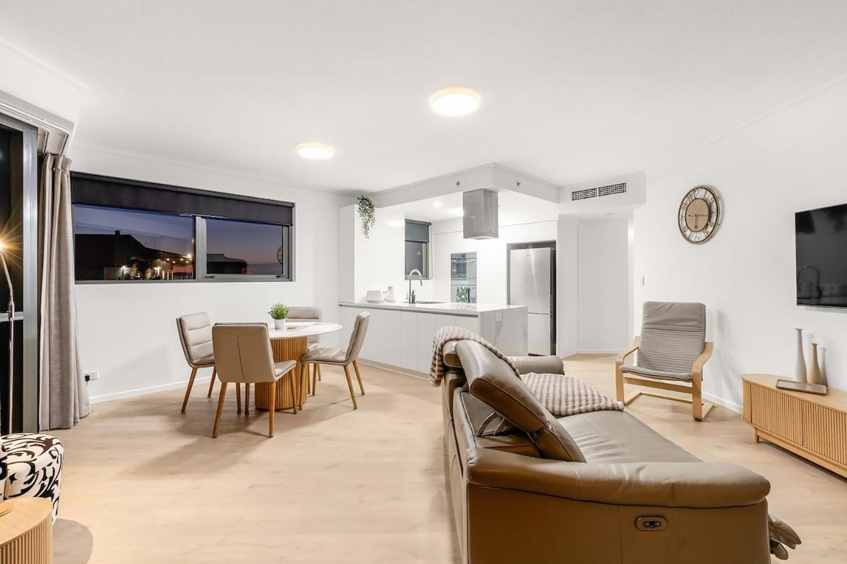 Amazing 2bed-2bath-1car-balcony-views - Cbd *