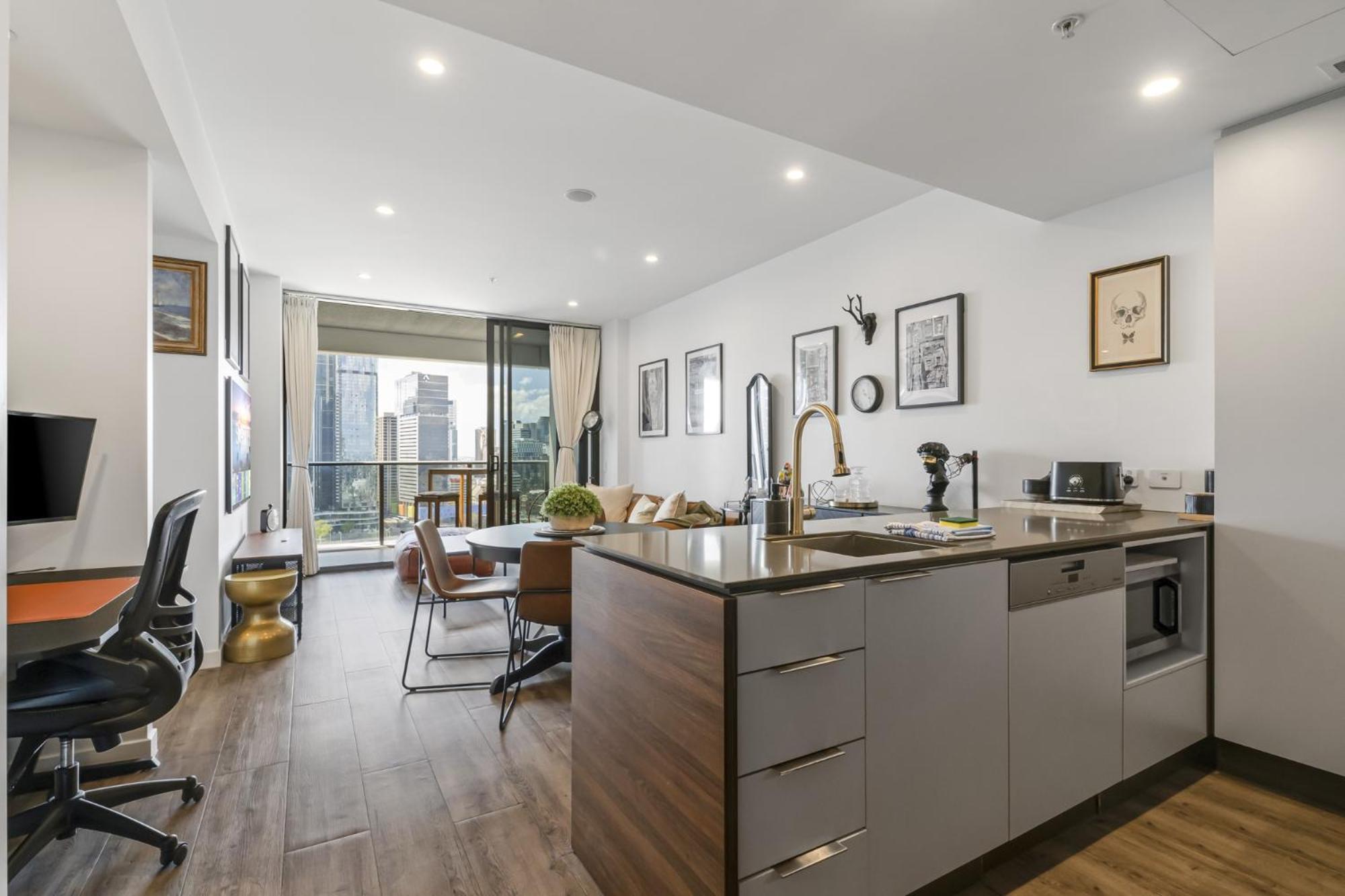 With Balcony Pool & Bbq * Brisbane