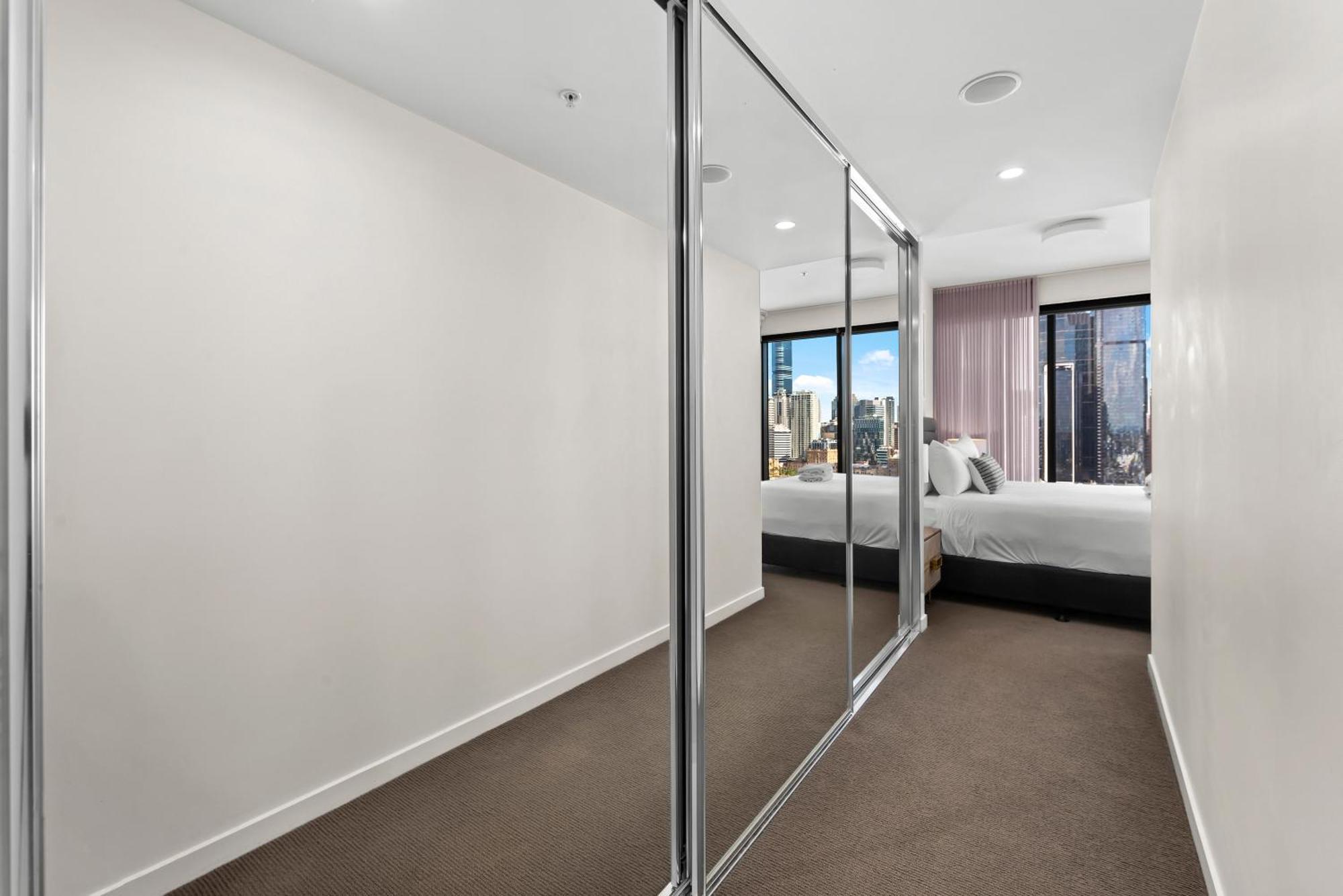 Stunning And River Views With Parking And Pool Apartment Brisbane