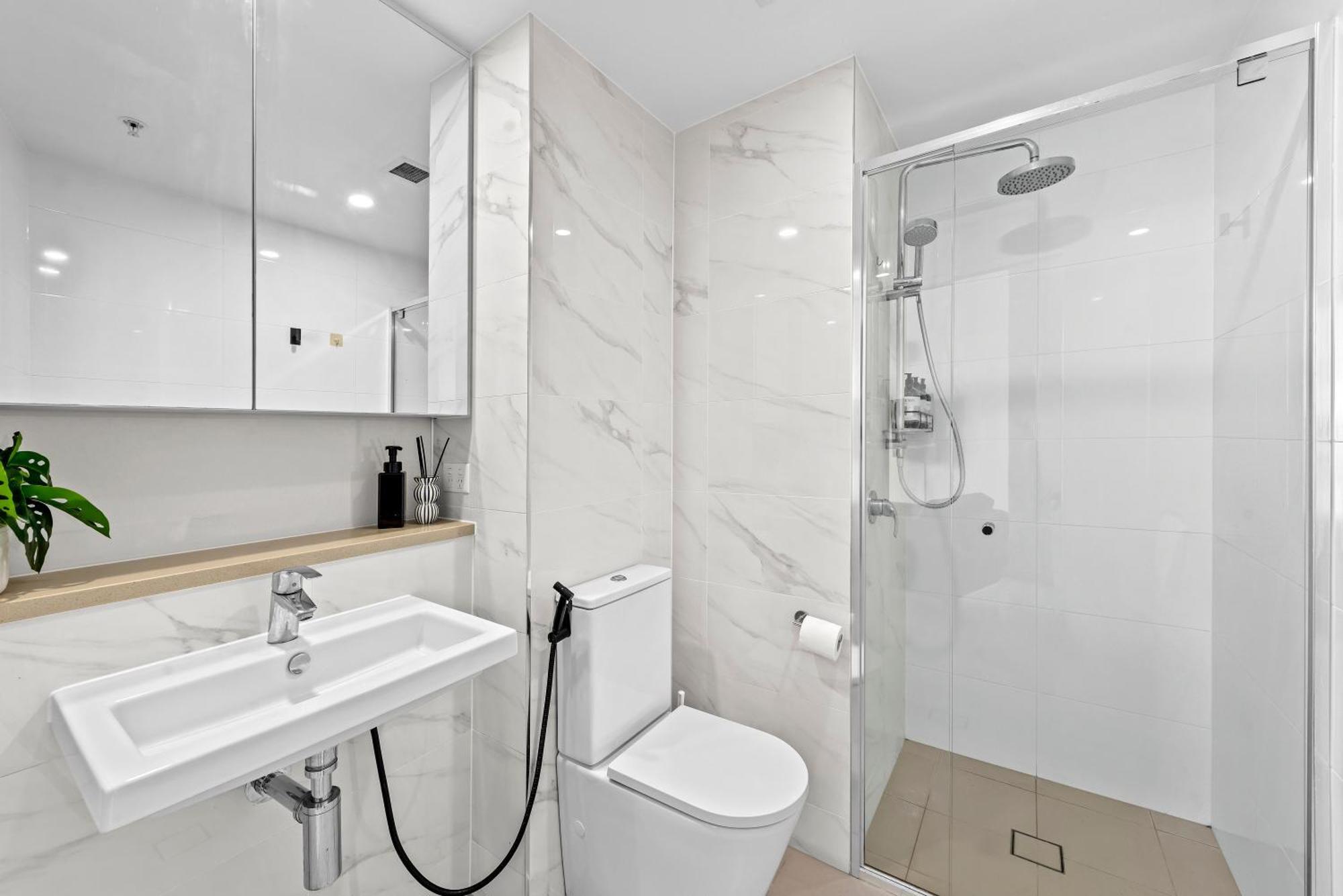 Stunning 2br - Tallest Building In Cbd Pool, Gym