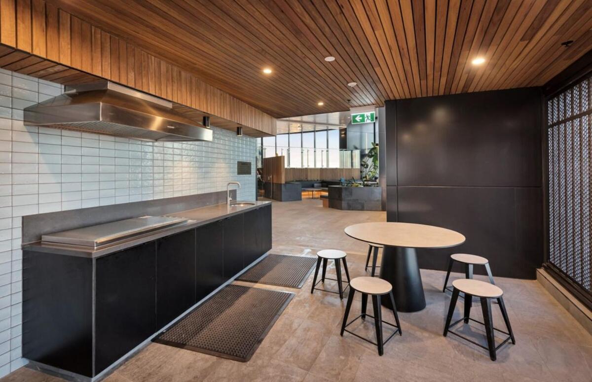 Sky-high Landmark River & Bay View 2br Cbd Free P Apartment *