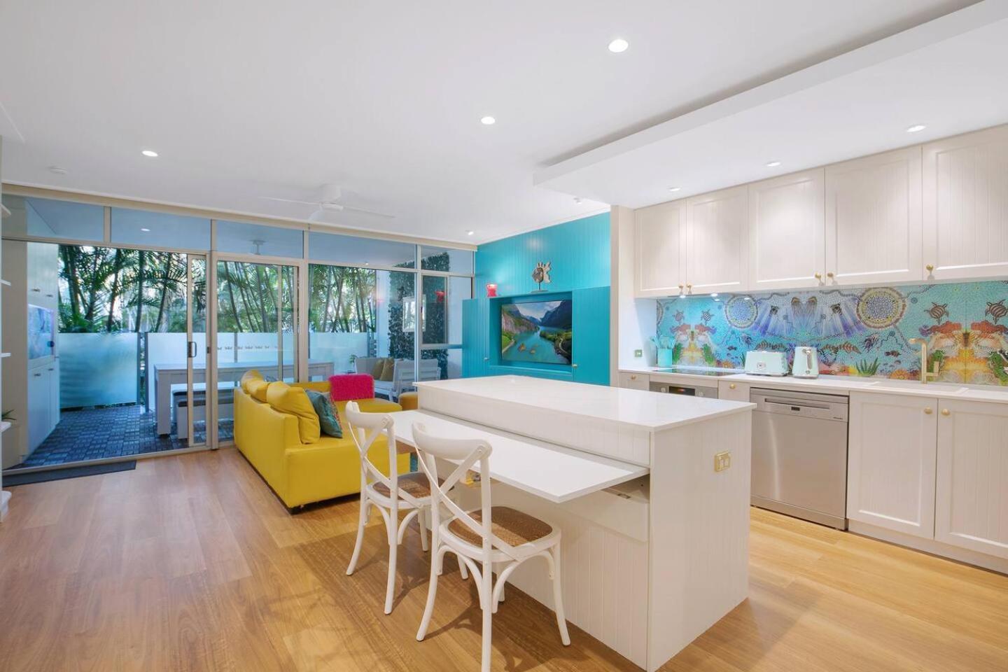 The Fish Bowl - Vibrant Riverside Escape With Pool Brisbane