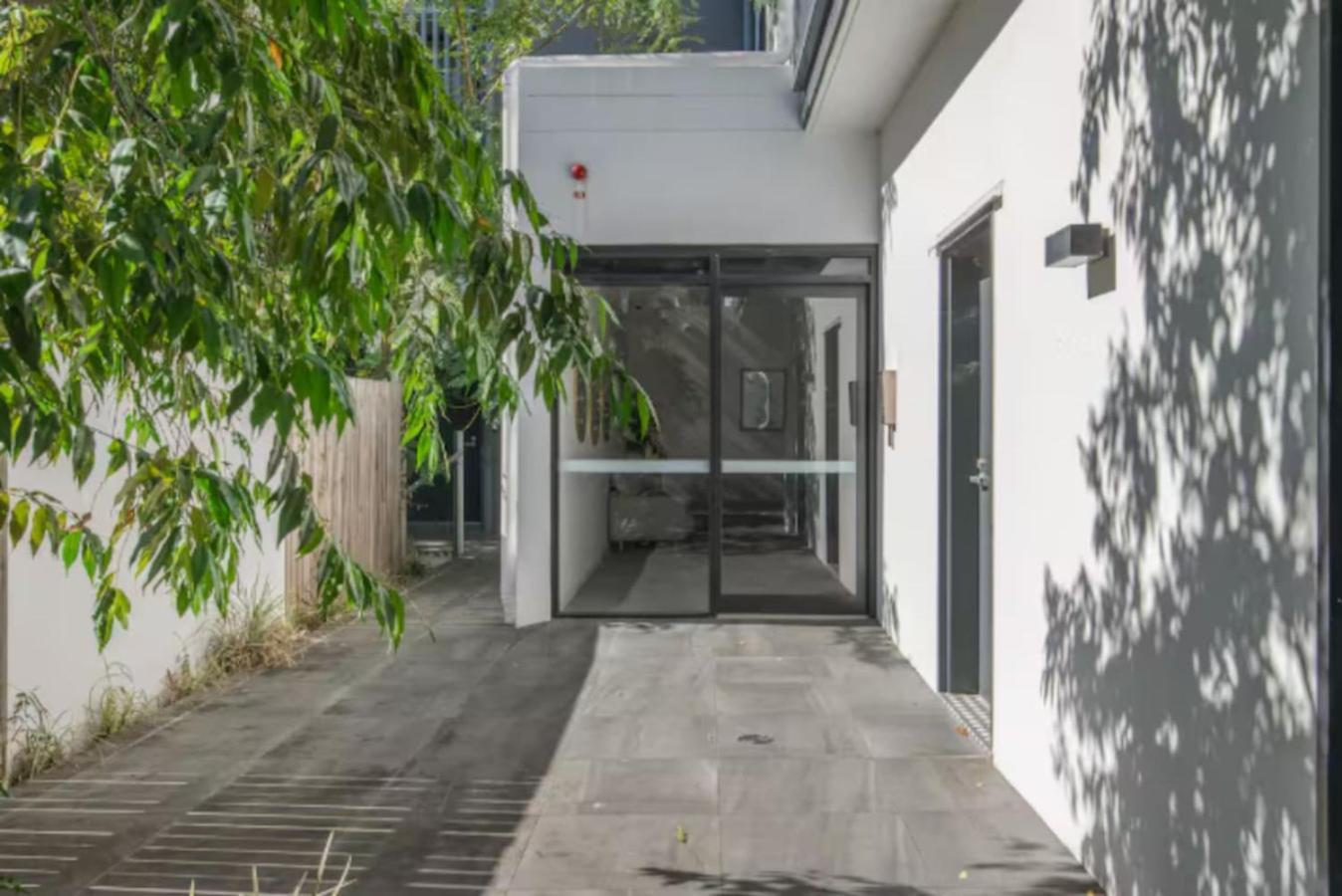 Apartment 2 Bedroom Balcony Close To Hotspots *