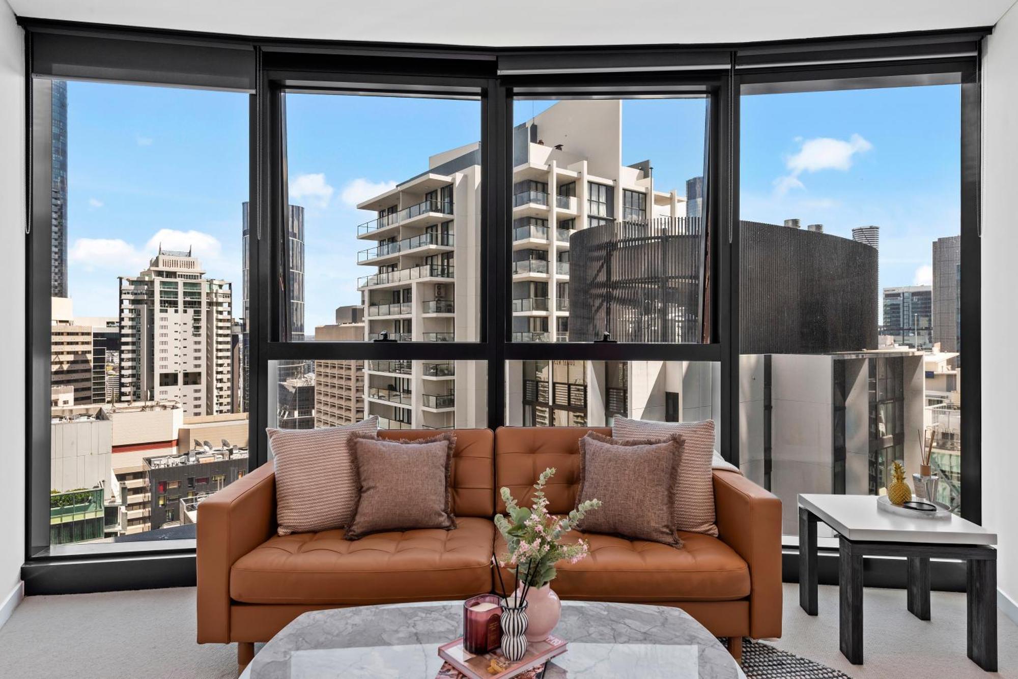 Stunning 2br - Tallest Building In Cbd Pool, Gym Apartment