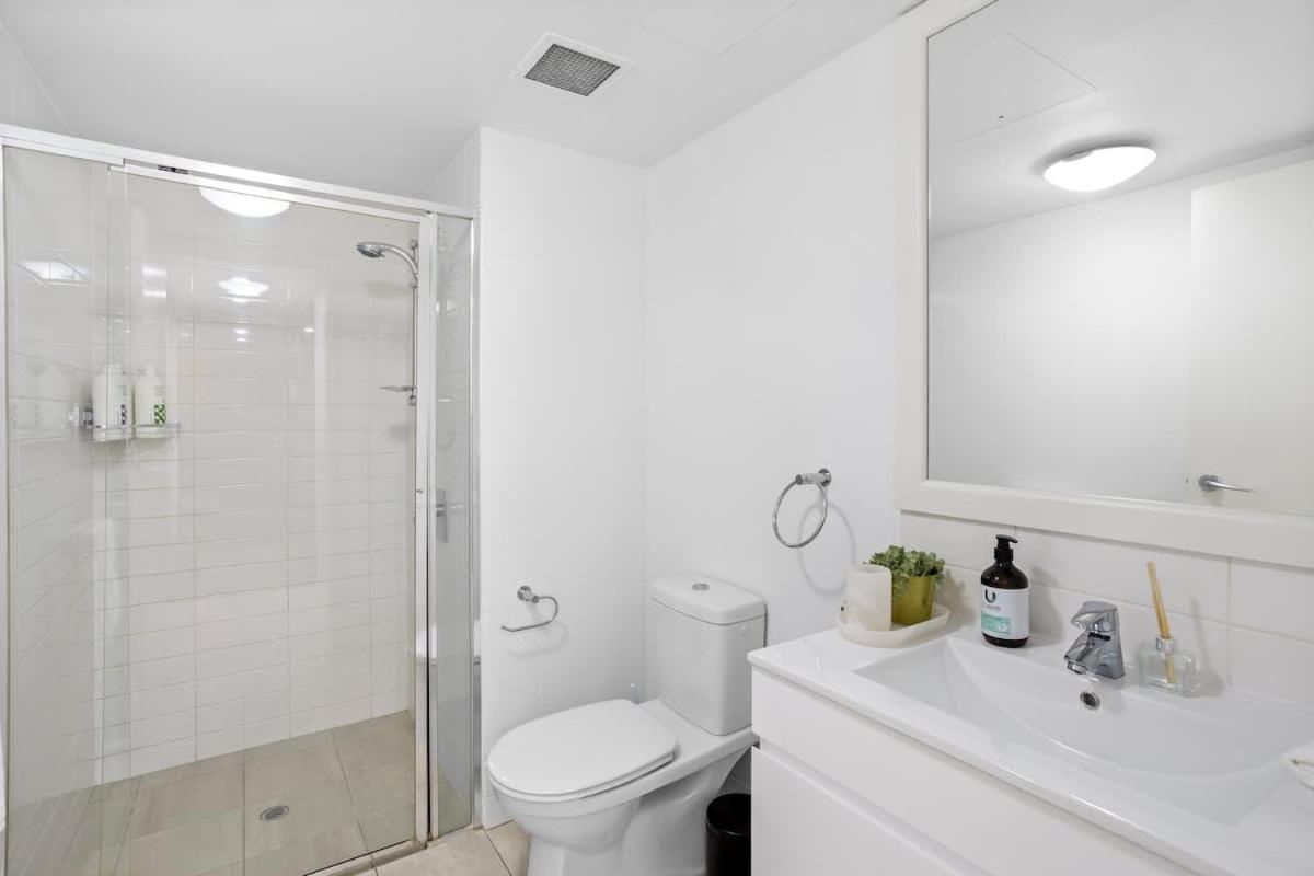 Modern 2br In Cbd Free Parking And Pool Brisbane