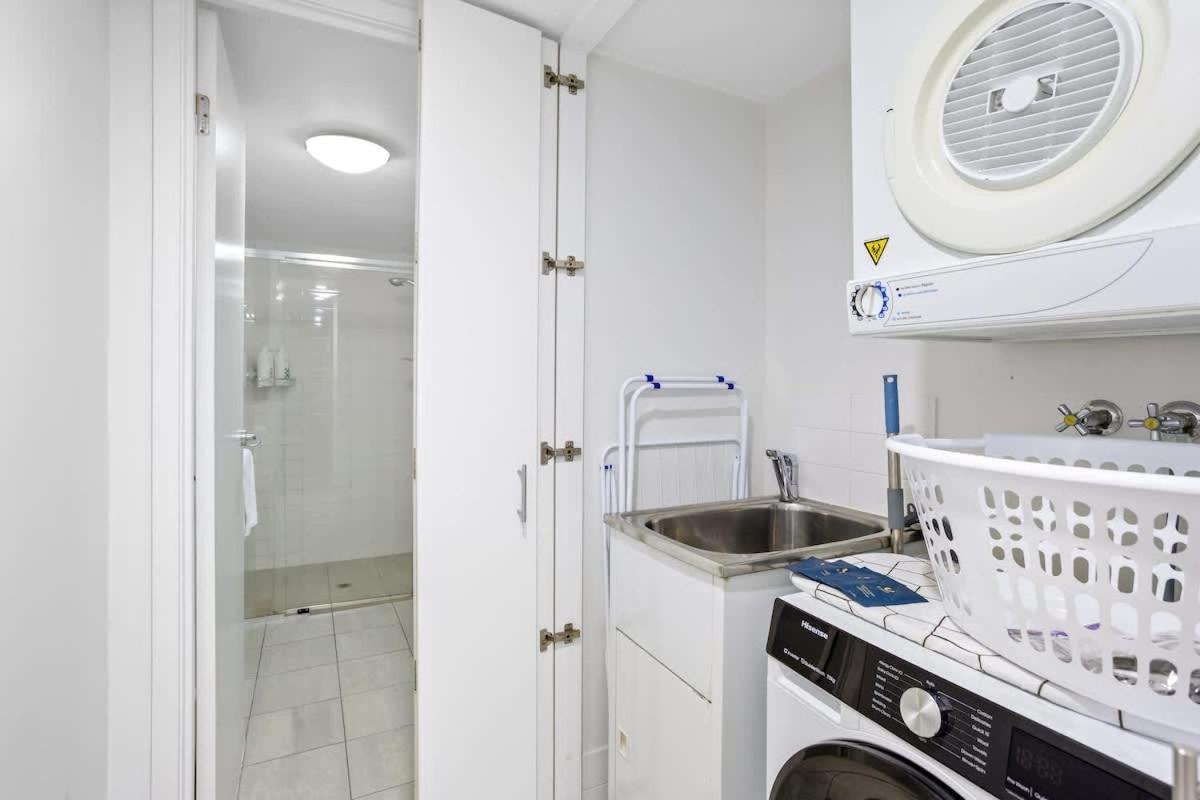Apartment Modern 2br In Cbd Free Parking And Pool