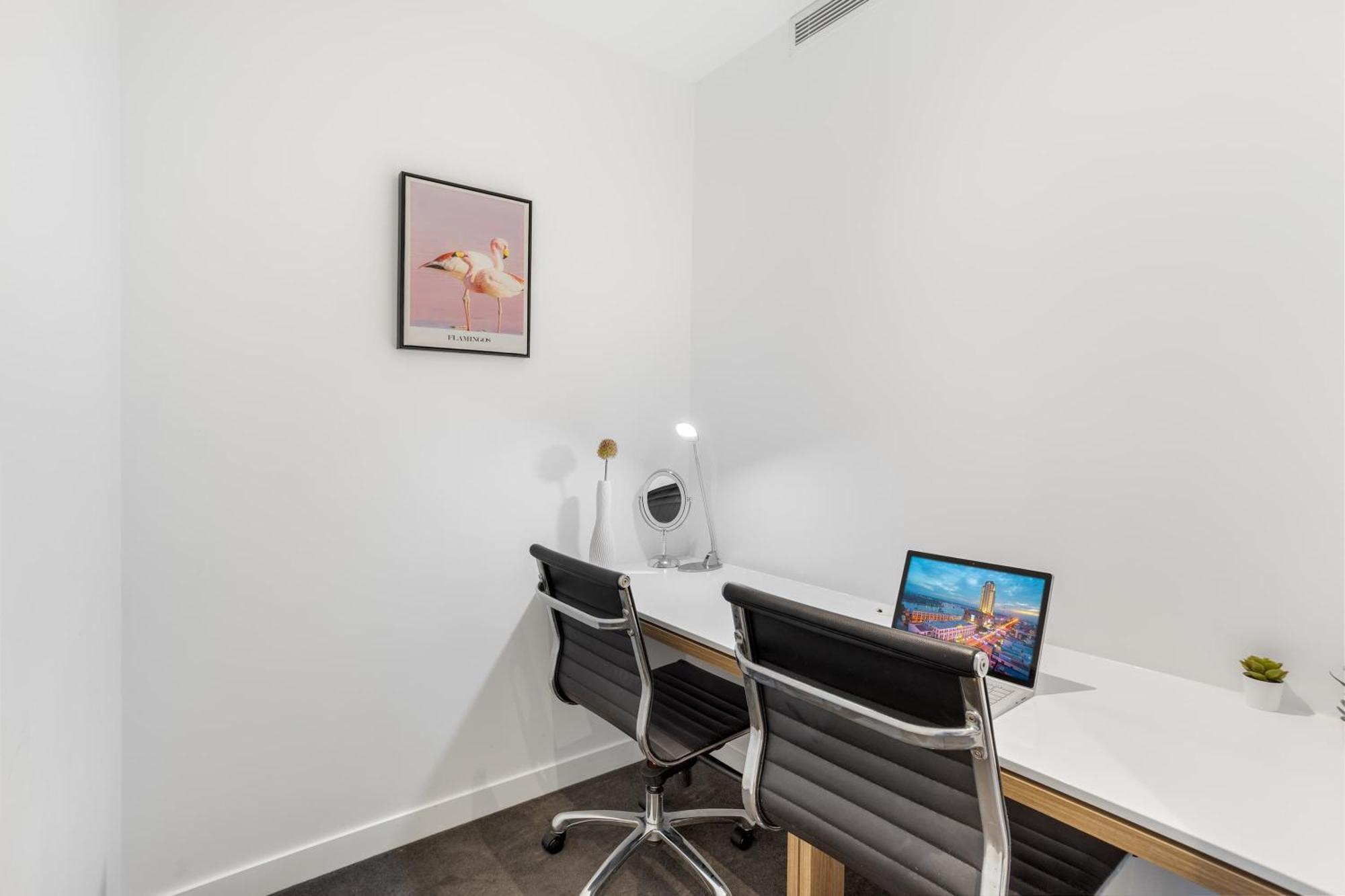 Stylish Valley In Hub Apartment