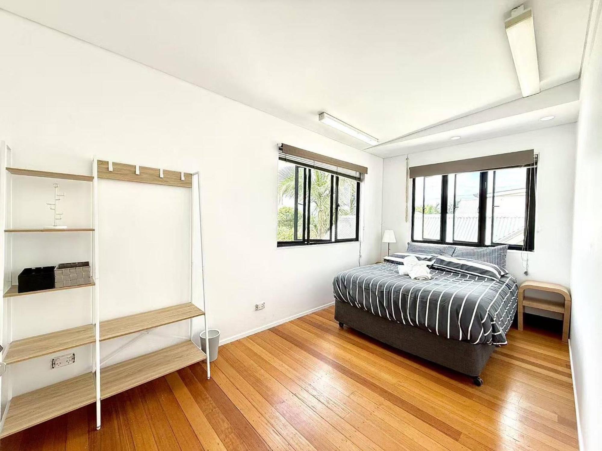 Family & Group Getaway - 5 Bedrooms, 12 Guests Apartment *